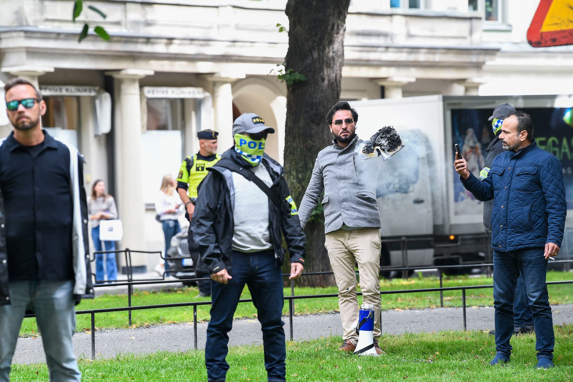 Er verbrannte den Koran, Islamisten hassen ihn: Behörden dementieren Tod des muslimischen Islam-Kritikers Momika