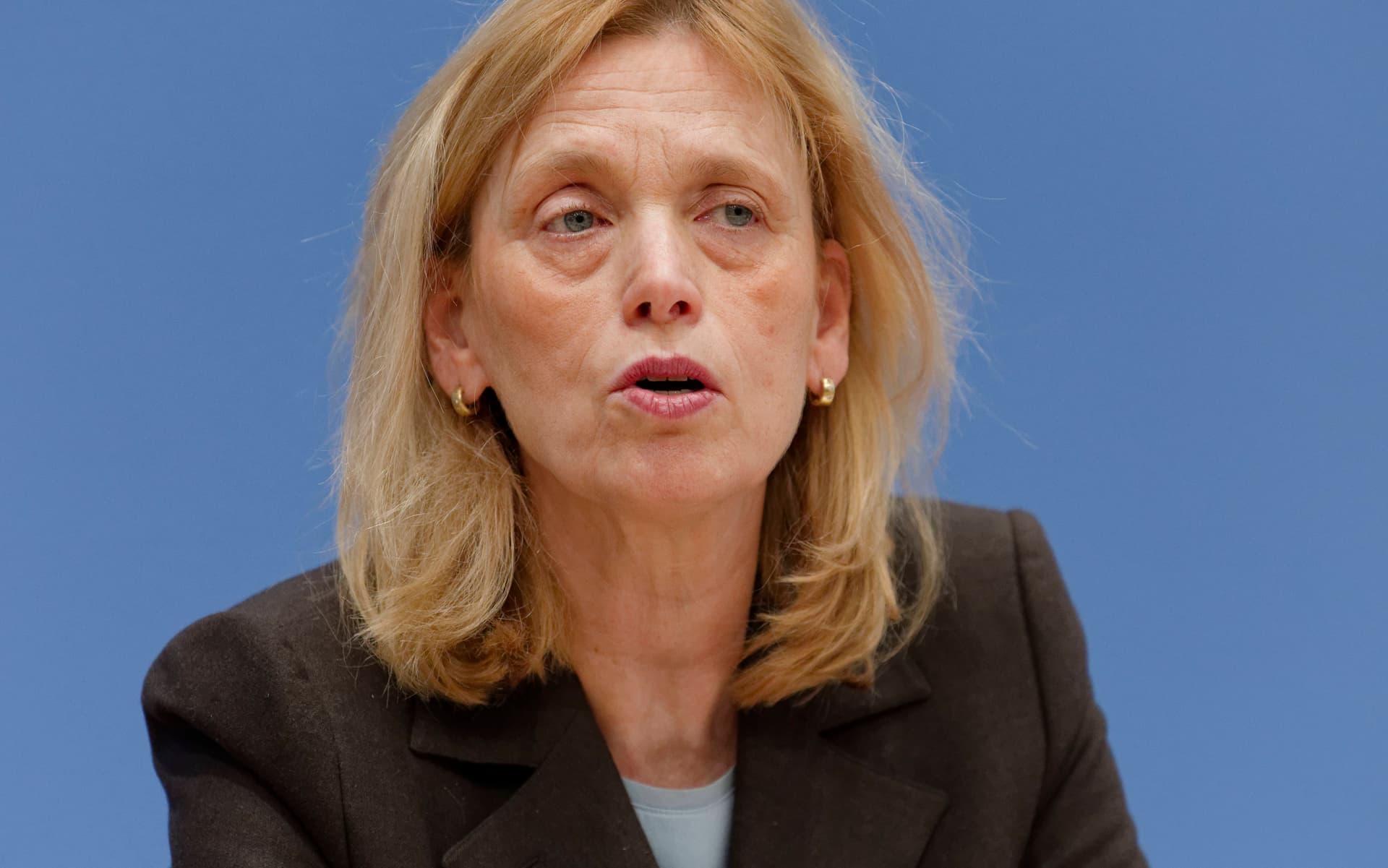 Förderanträge für 2026 bewilligt: Prien versorgt den NGO-Komplex weiter mit massiven Steuergeschenken