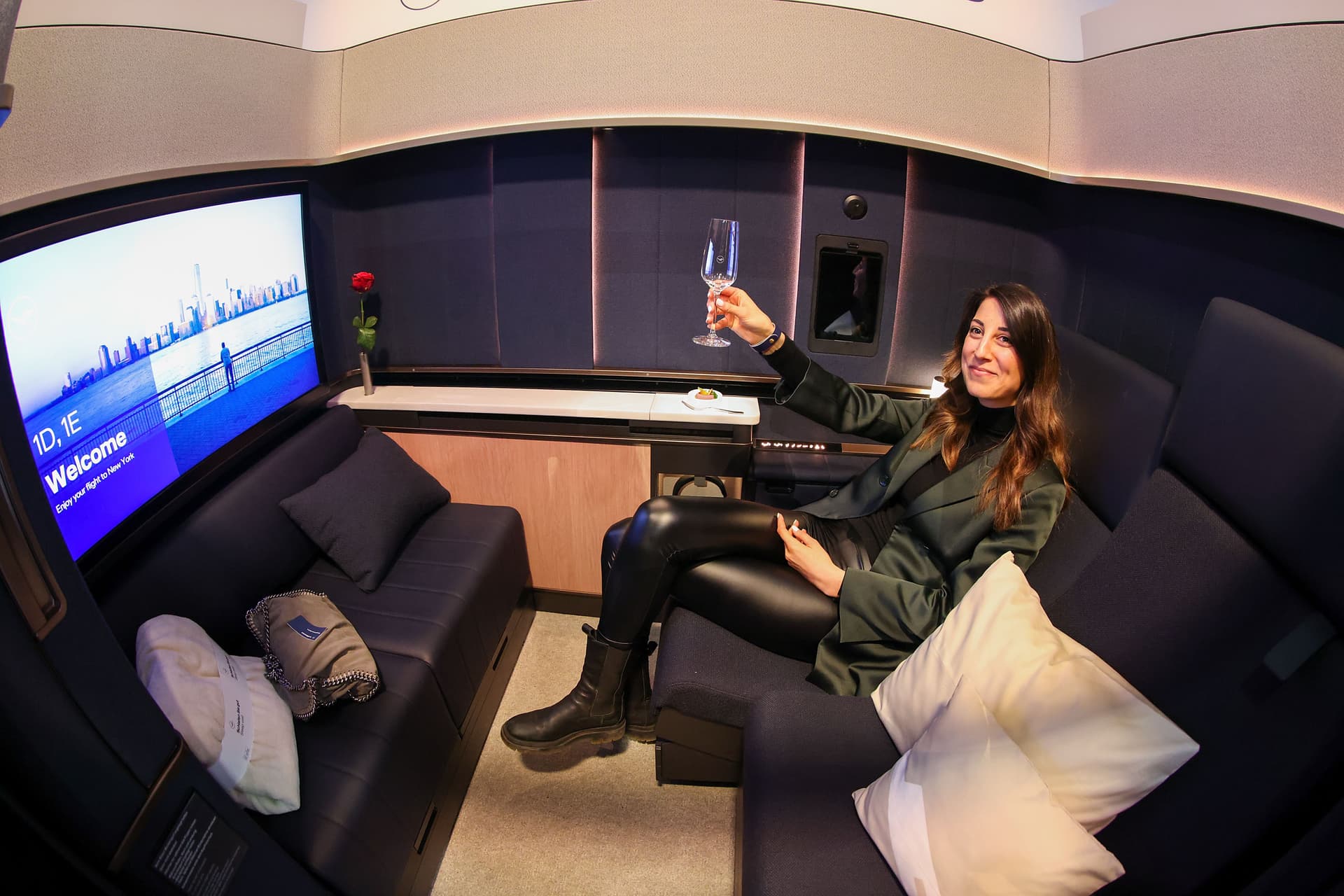 Doppelbett und Minibar: Die neue Luxus-Suite von Lufthansa