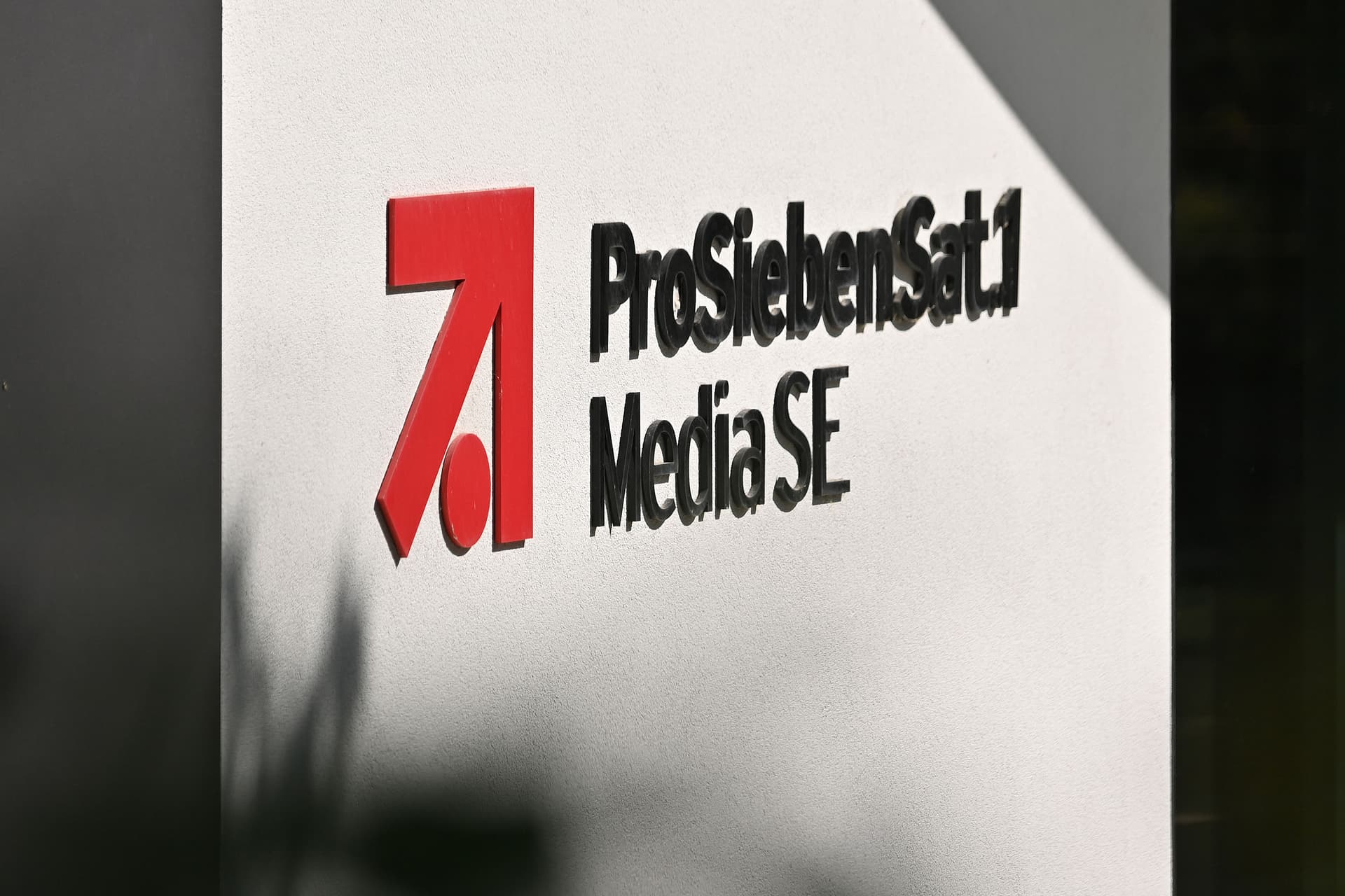 Nach Übernahme: Berlusconi tauscht ProSiebenSat.1-Vorstand aus