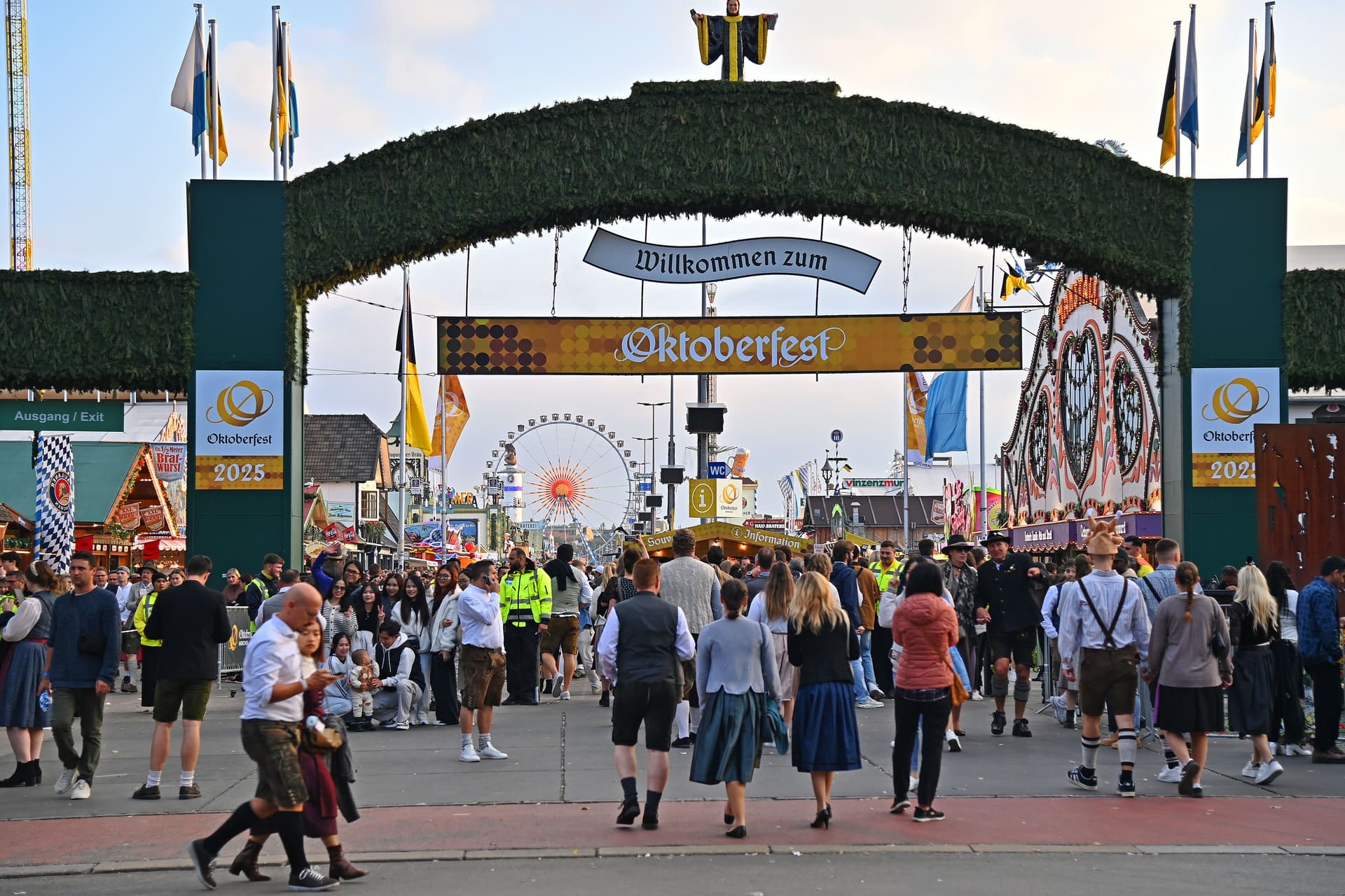 Oktoberfest 2025: 21-Jährige in Gebüsch gezerrt und vergewaltigt