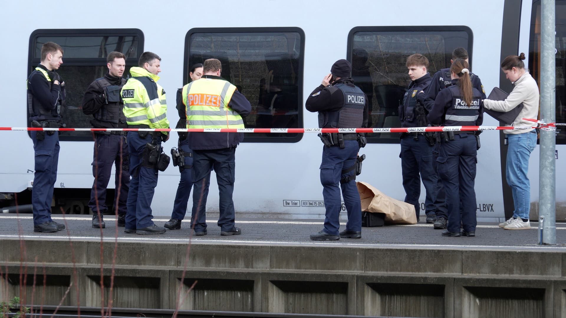 Sulzbach im Saarland: Messerangriff auf 18-Jährige im Zug