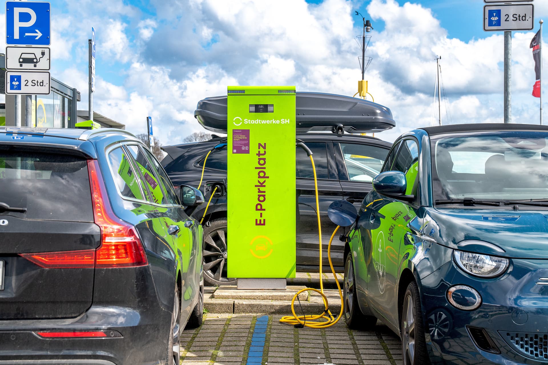 Bittere Wahrheit an der Tankstelle: E-Autos laden ist teurer als Benzin tanken!