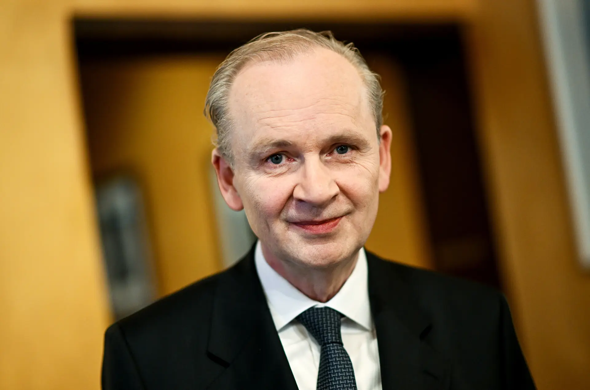 „Wir vergessen, was Freiheit ist“ – Ferdinand von Schirach im Podcast „Hotel Matze“