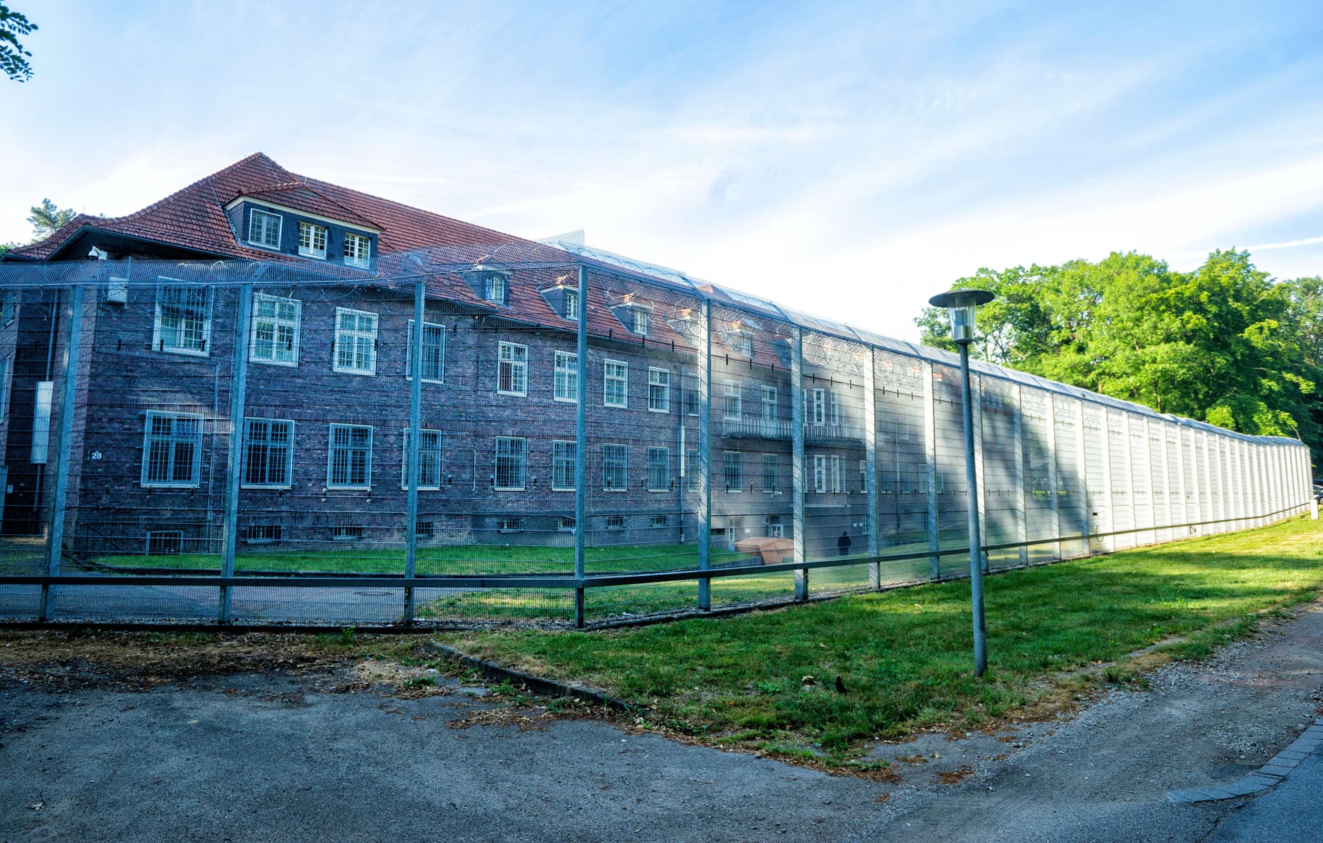 Feuer und SEK-Großeinsatz: Gefangene randalieren in Psychiatrie in NRW