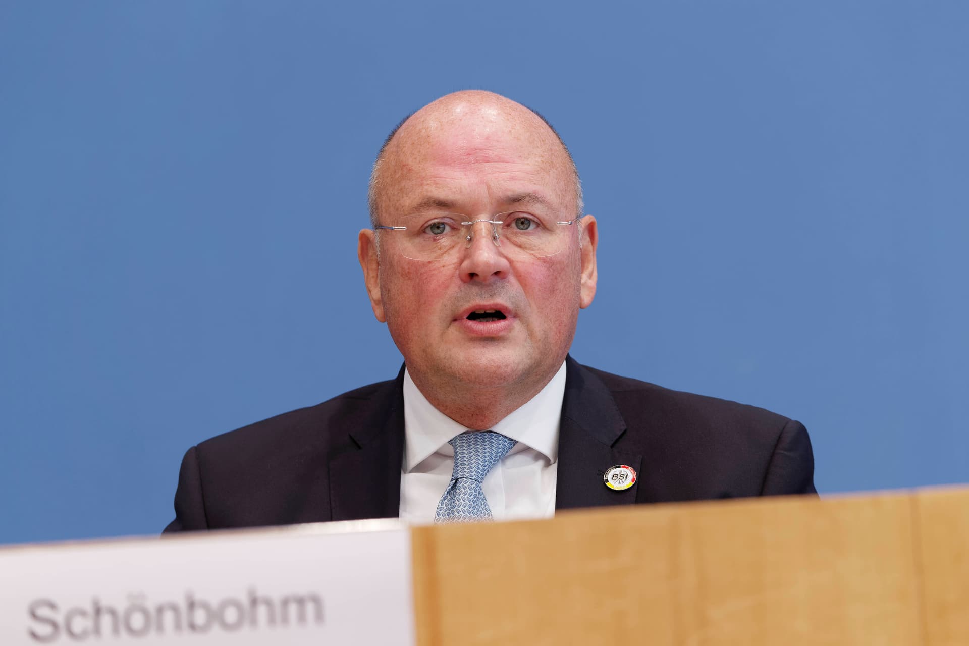 Wegen Böhmermann-Vorwürfen geschasst: Untersuchung entlastet Ex-BSI-Chef Schönbohm!
