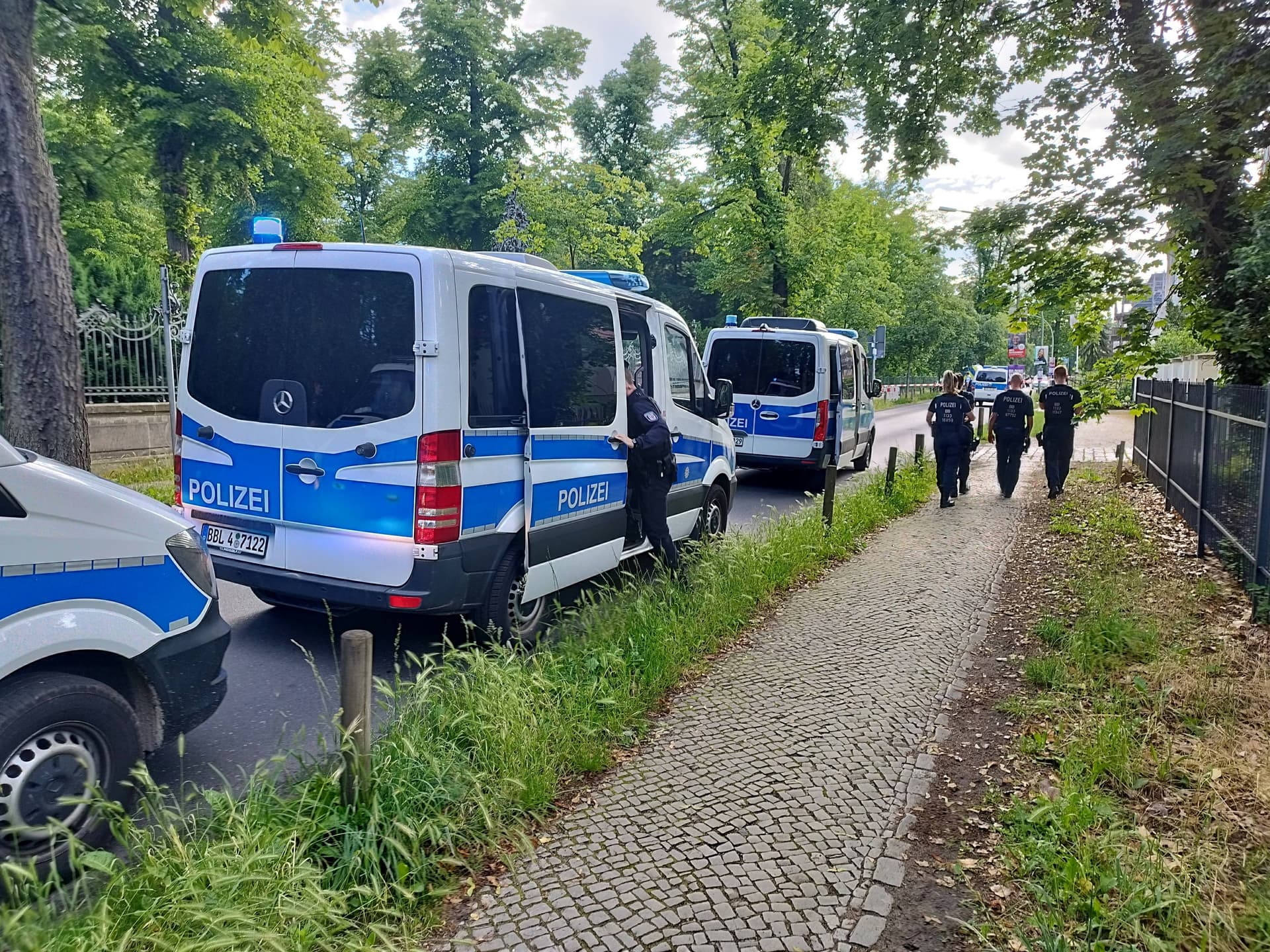 Potsdam: Südafrikanischer Mann in Frauenkleidern ersticht syrischen Wachmann