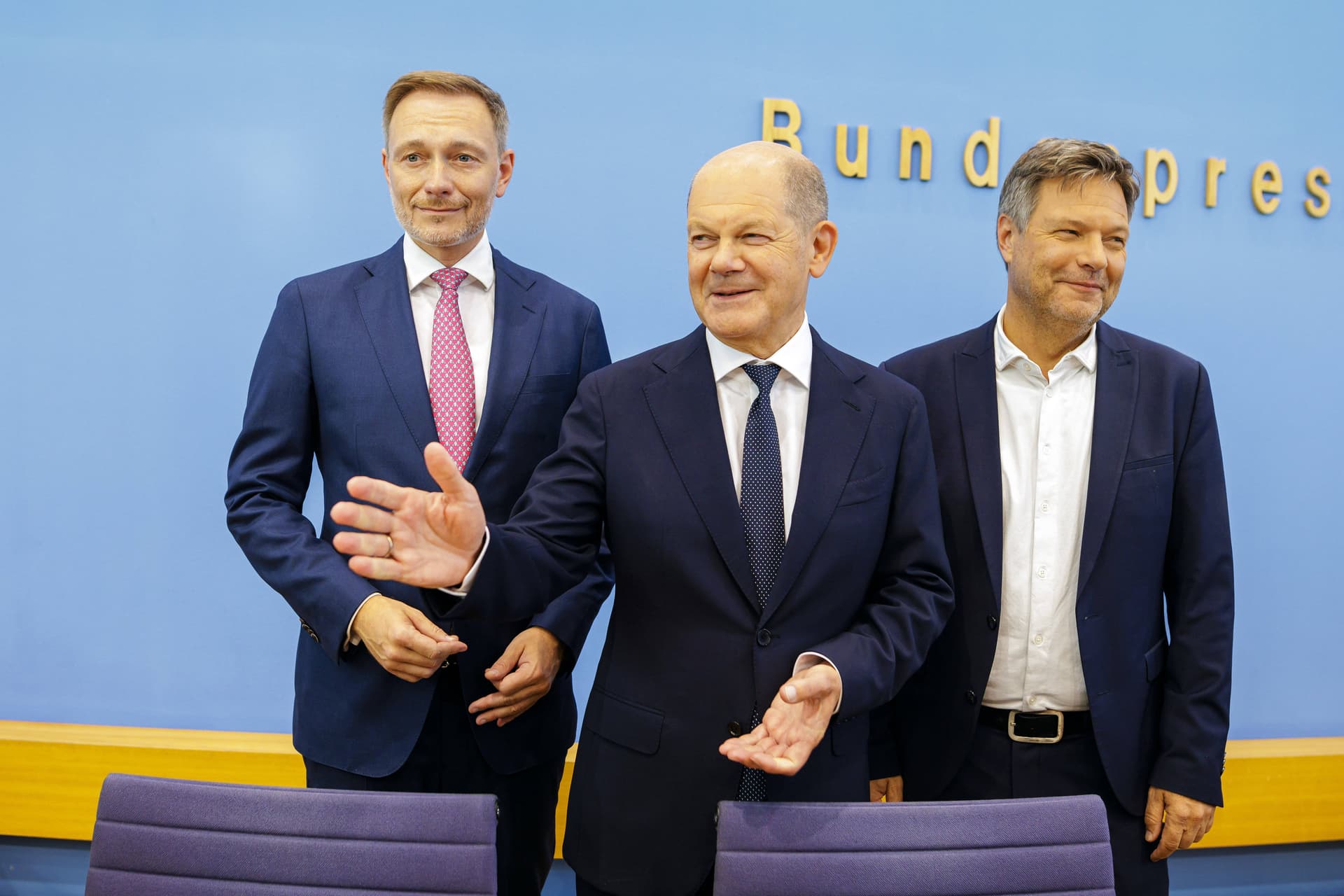 Neue Schulden, wenig Konkretes und viel Hoffnung: Der Himmelfahrts-Haushalt!