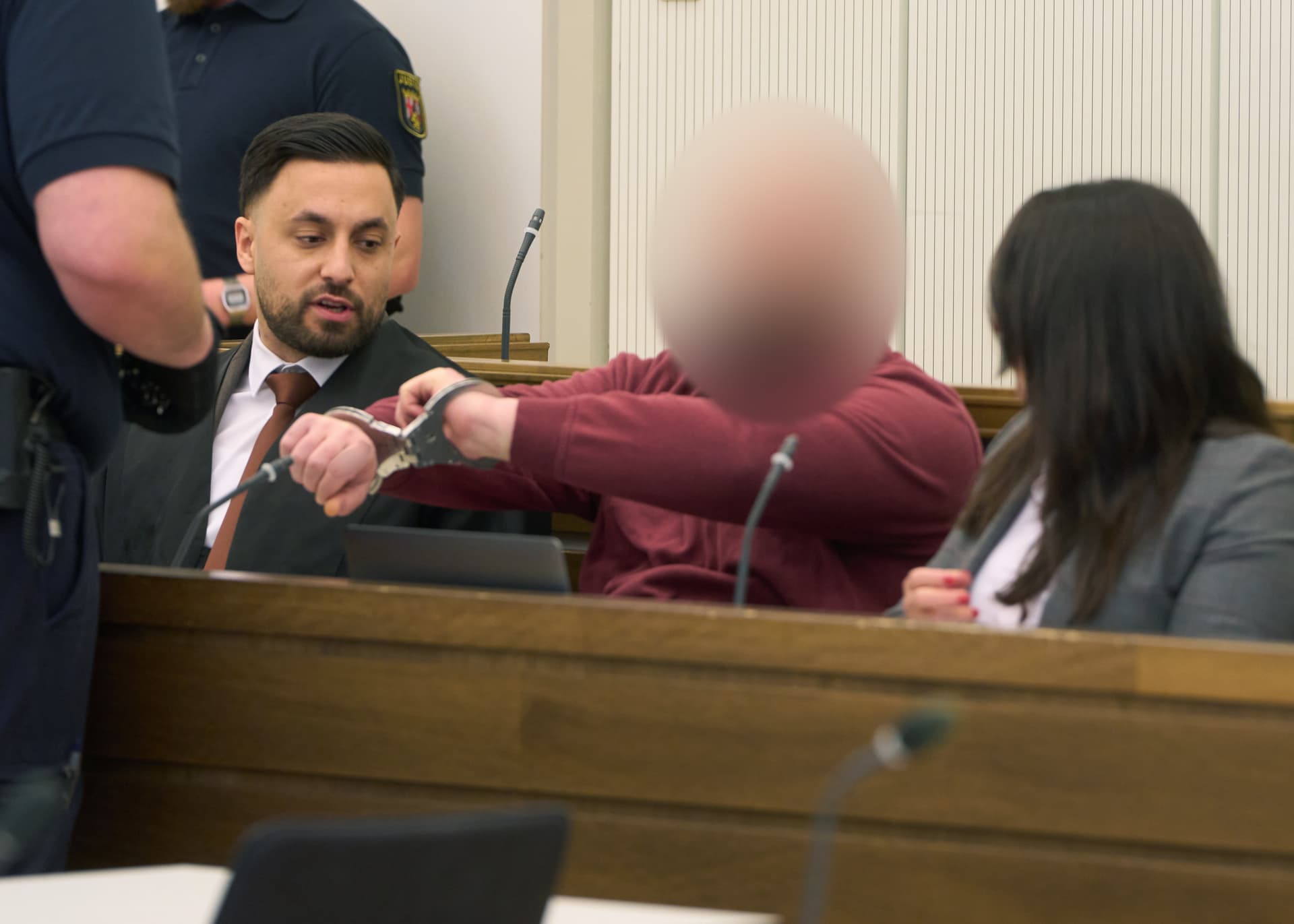 Prozess um Macheten-Attacke auf Polizei in Rheinland-Pfalz: Albaner drohte mit „ISIS“, „Allahu Akbar“ und 50-Zentimeter-Klinge!