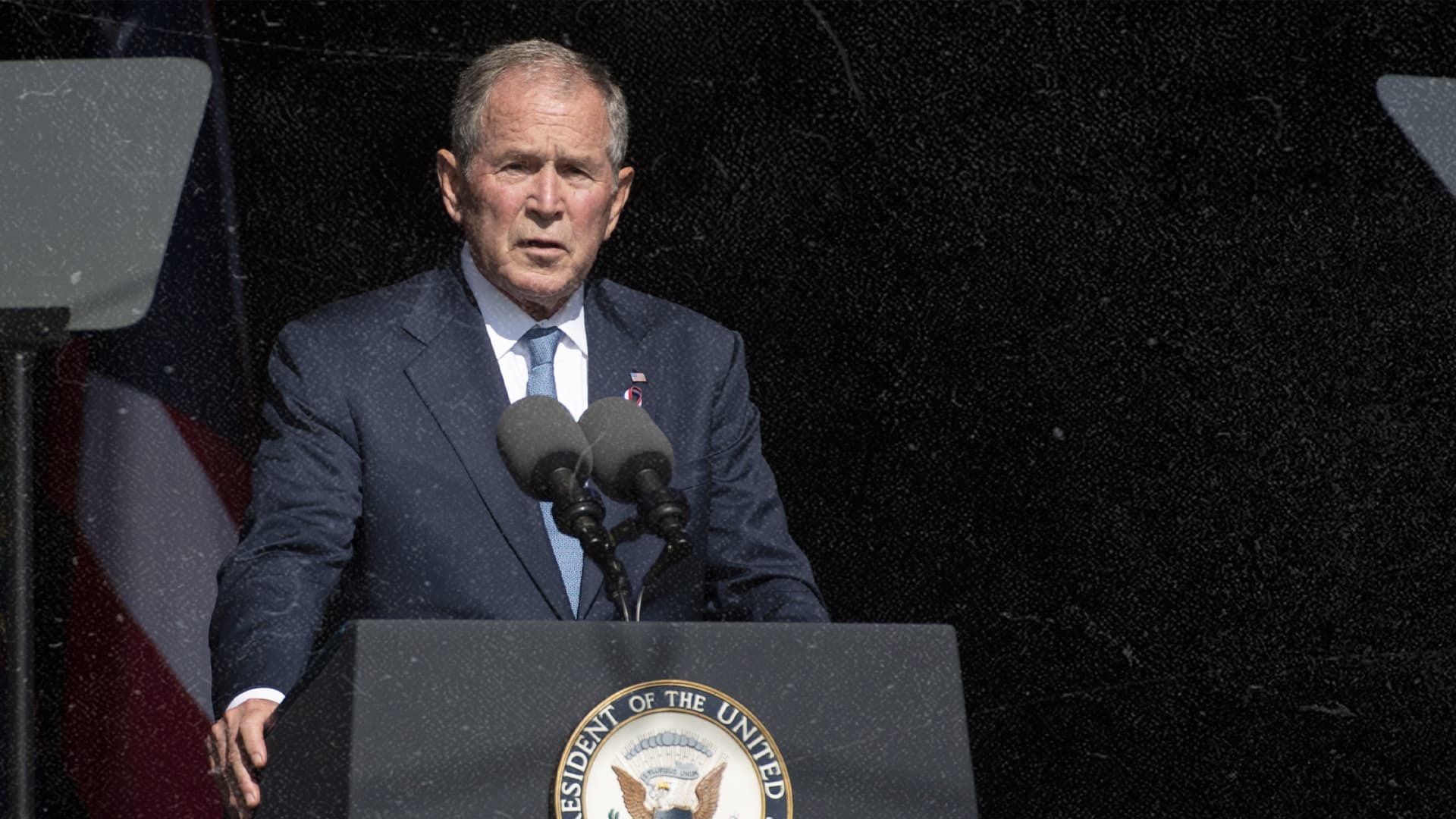 George W. Bush kündigte nach 9/11 den Krieg gegen den Terror an: „Dies ist nicht nur ein Kampf Amerikas… Dies ist der Kampf der gesamten Zivilisation“