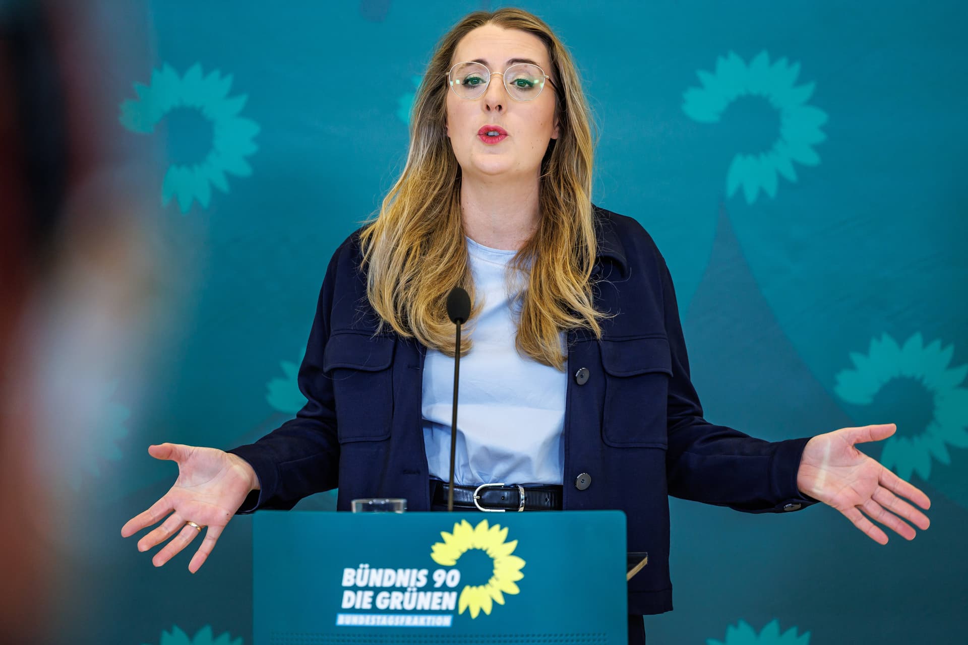 „Er hat es verzockt“ – Grüne werfen Merz Missbrauch des Sondervermögens vor