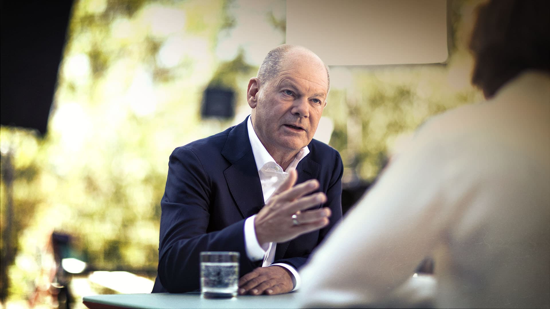 Dünnhäutig. Gereizt. Genervt: Bundeskanzler Olaf Motz im Sommer-Interview