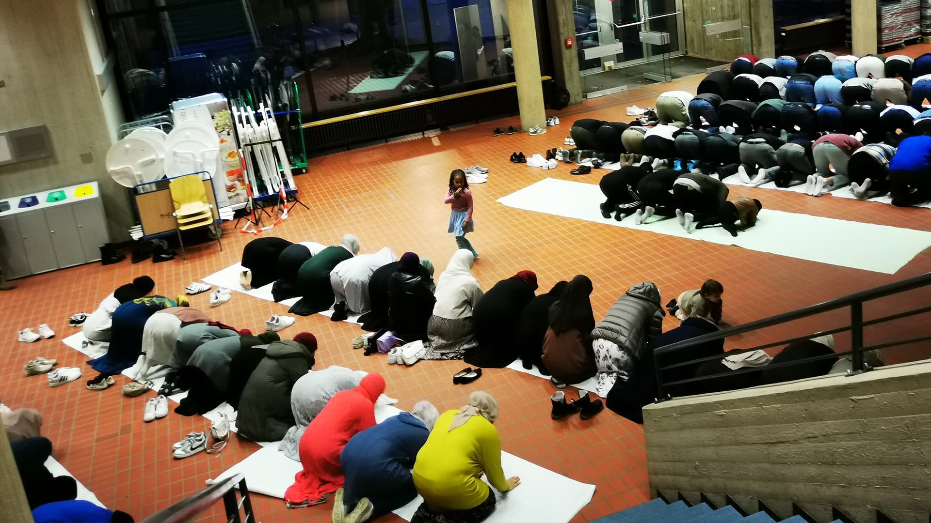 Nach Männern und Frauen getrennt: Islamisches Gruppengebet in der Uni Göttingen