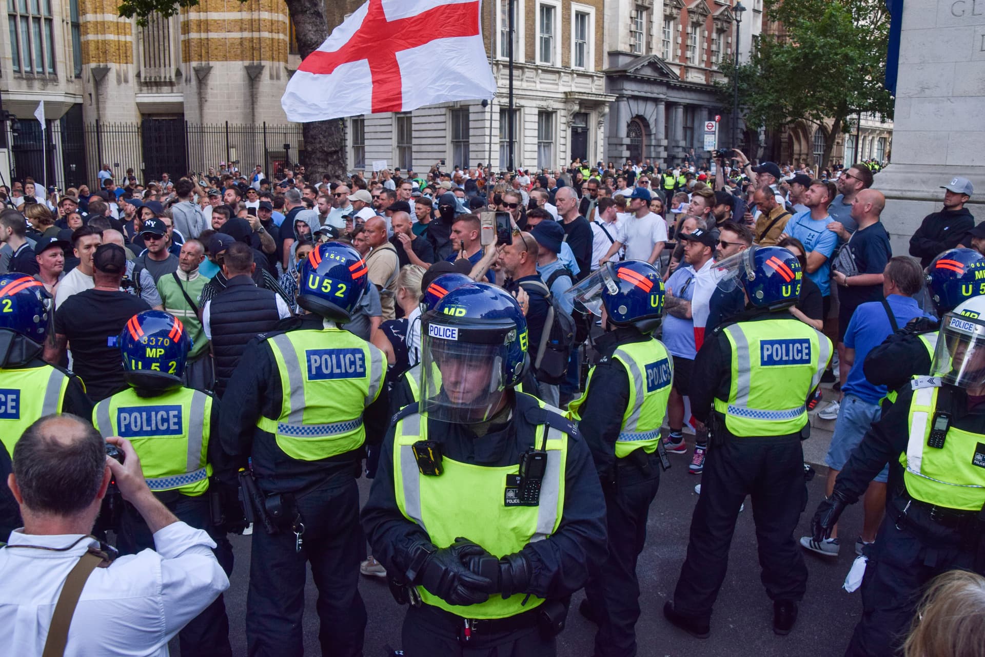 Nach dem Tod von drei Mädchen in England: Weitere Proteste für Mittwoch angekündigt