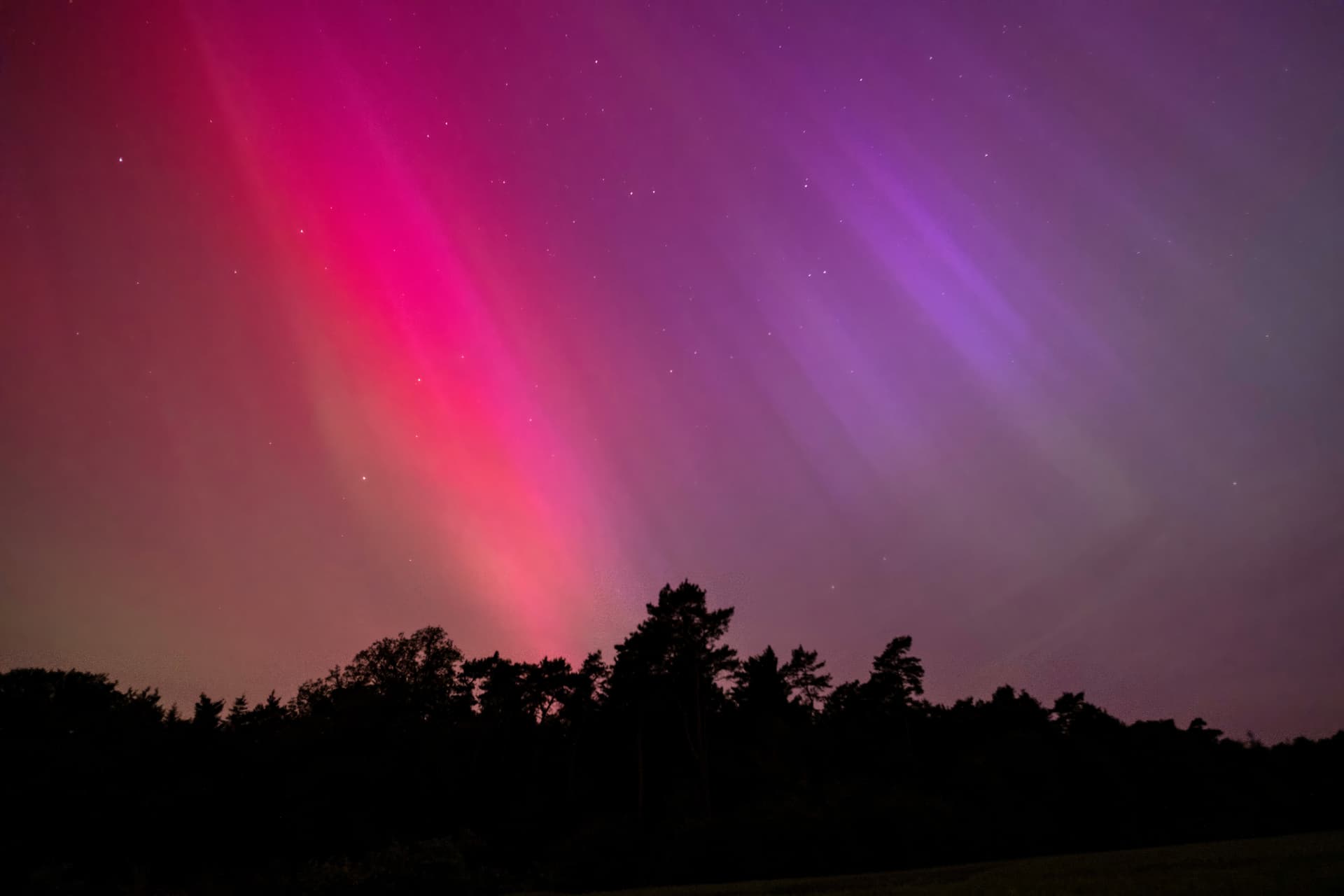 Naturphänomen: Polarlichter färben Himmel über Deutschland