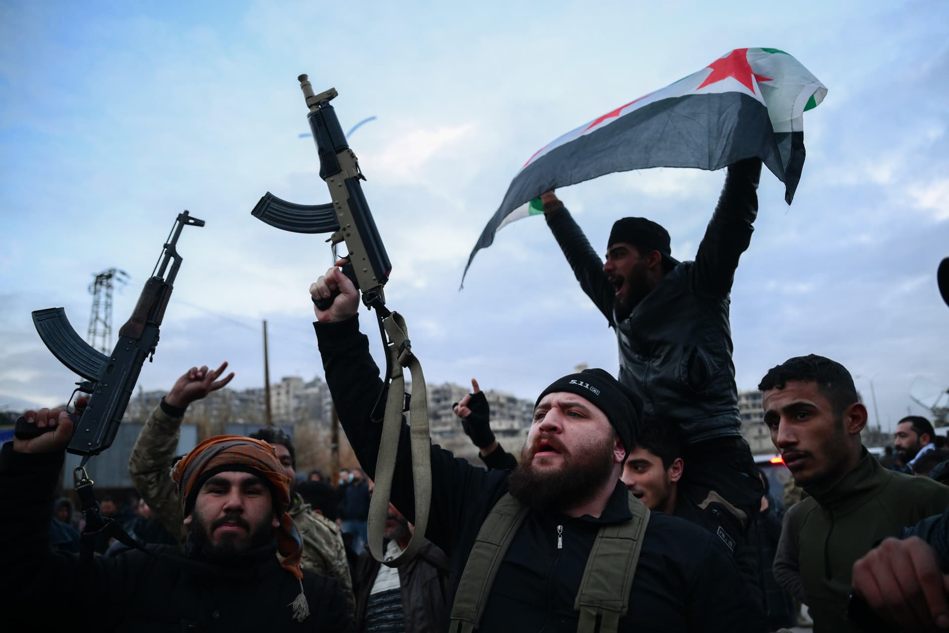 Nach schweren Gefechten: Die letzten Kämpfer der Demokratischen Kräfte Syriens verlassen Aleppo