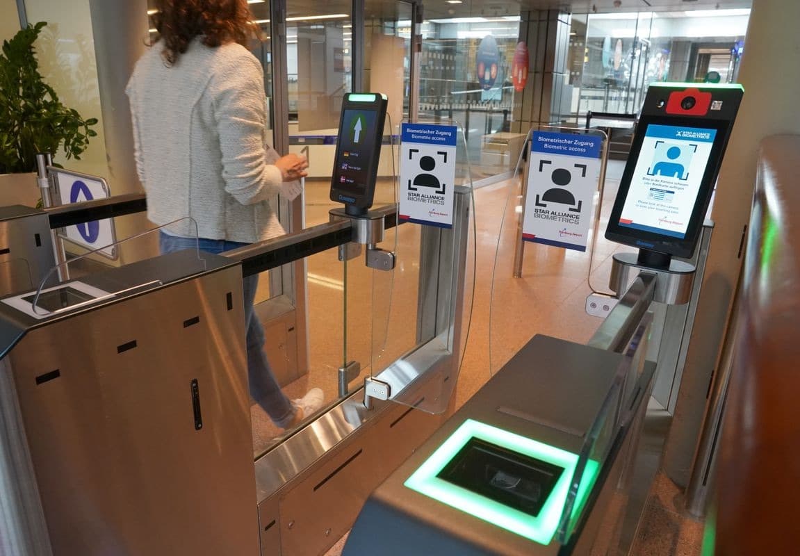 Für schlappe 11.000 US-Dollar: Lufthansa-Tochter verkaufte persönliche Daten von Millionen Passagieren an US-Behörden