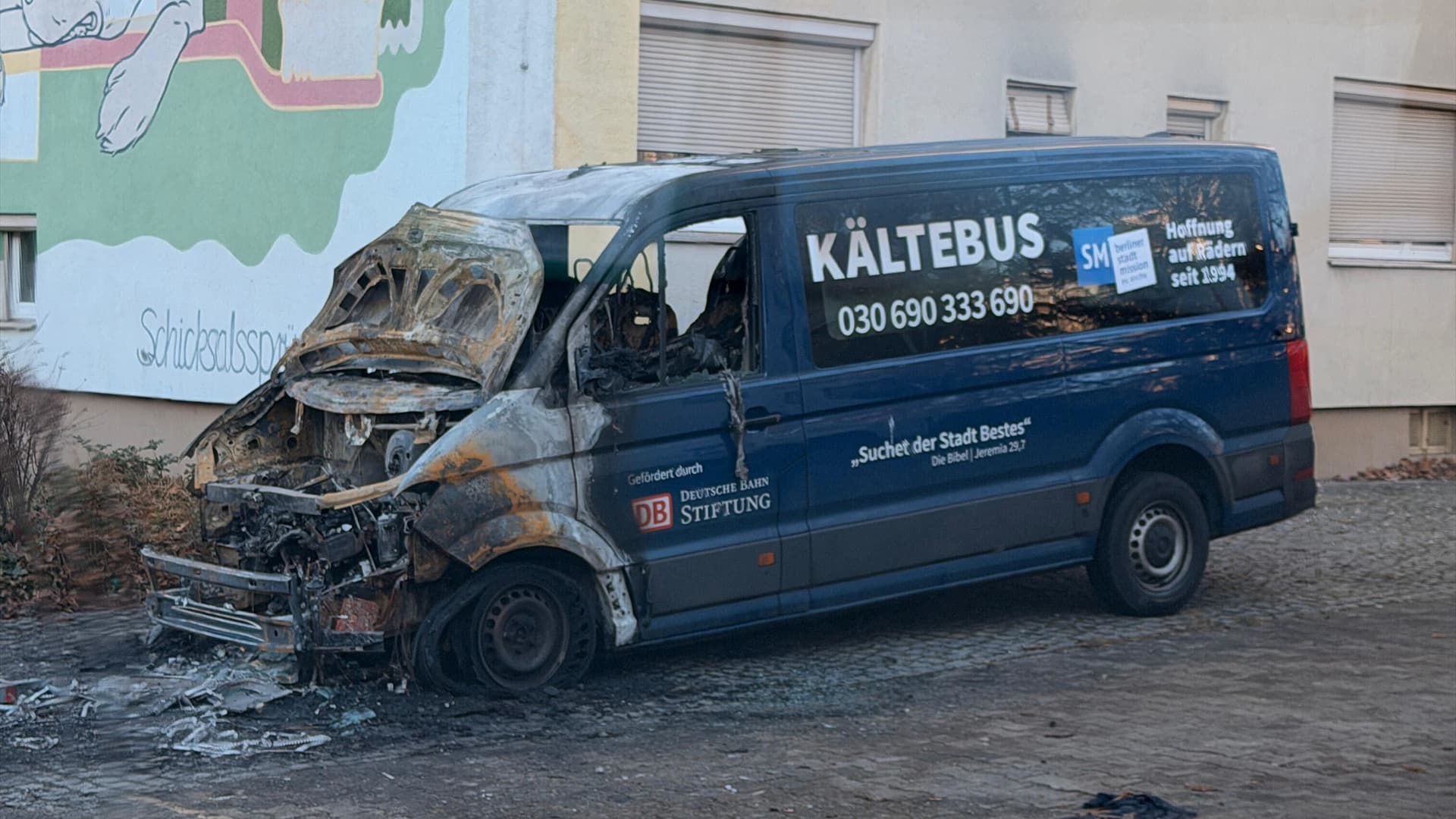 Vier Tage nach Weihnachten: Kältebus der Berliner Stadtmission in Brand gesetzt