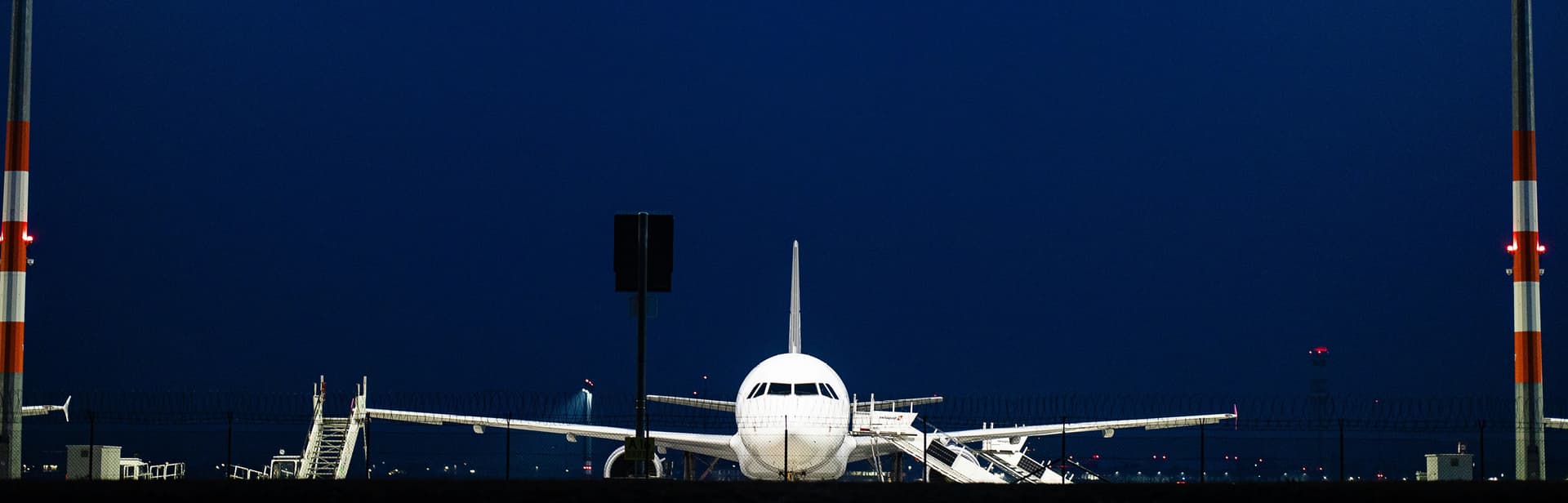 Neuer Flüchtlings-Flieger gelandet! 208 neue Syrer in Deutschland angekommen