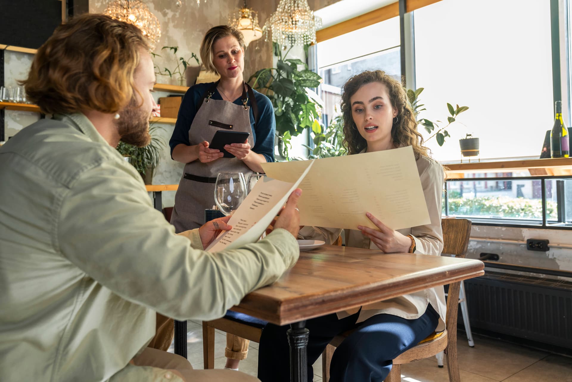 Völlig absurd: Generation Z hat Angst vor der Speisekarte!