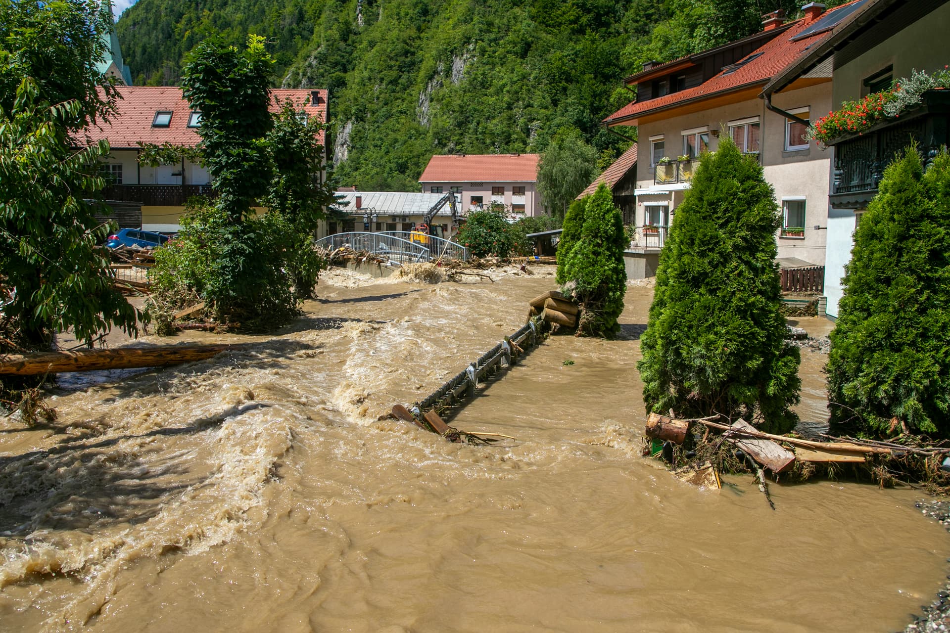 Erdrutschgefahr nach Überschwemmungen in Slowenien und Österreich – internationale Hilfe angefordert