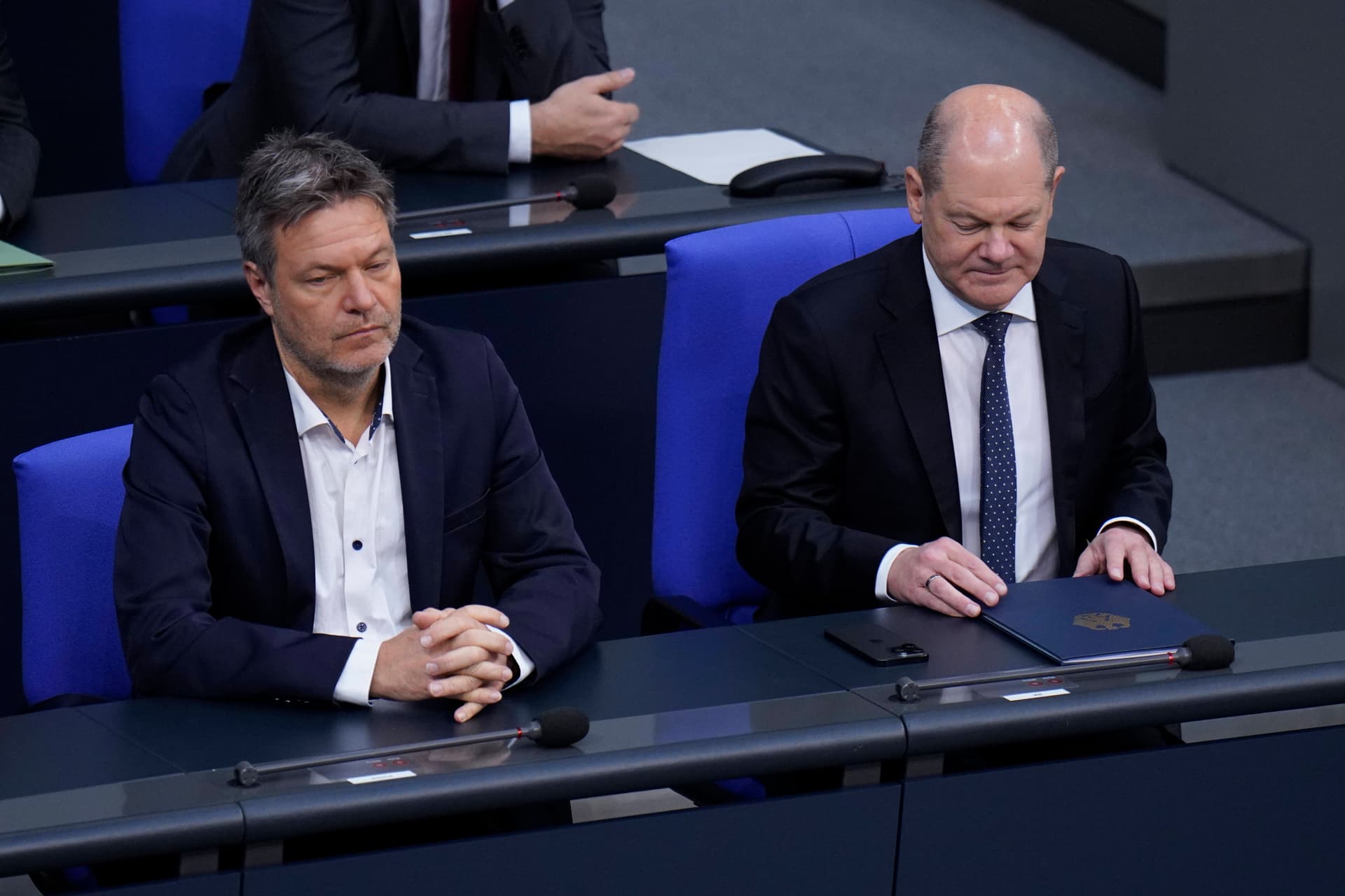 Scholz will, dass er in Berlin bleibt! Habeck sagt Reise zur Klimakonferenz wegen Haushaltskrise ab