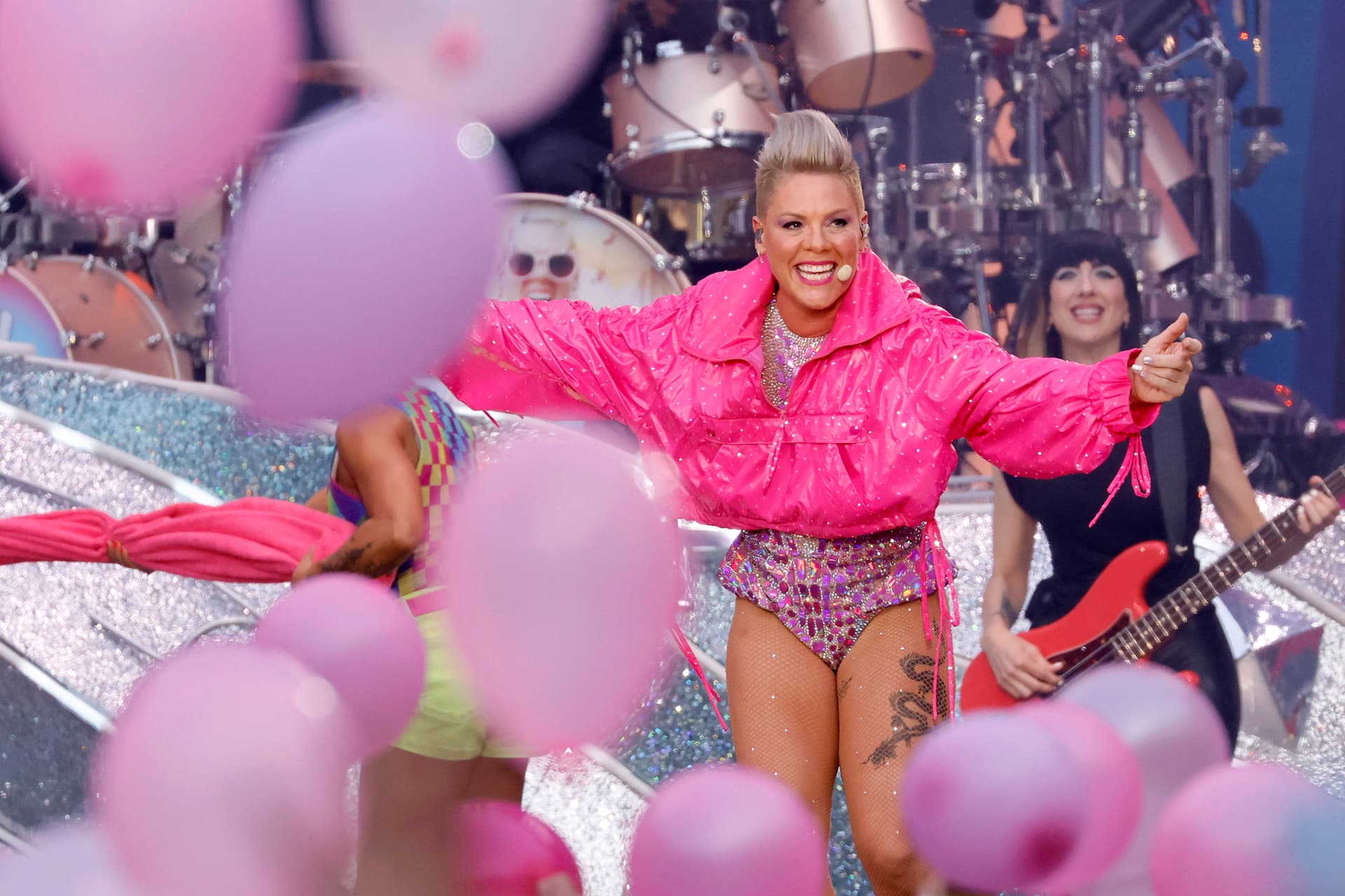 Vor 42.000 Fans in Köln: Pop-Star Pink schwärmt von Rammstein