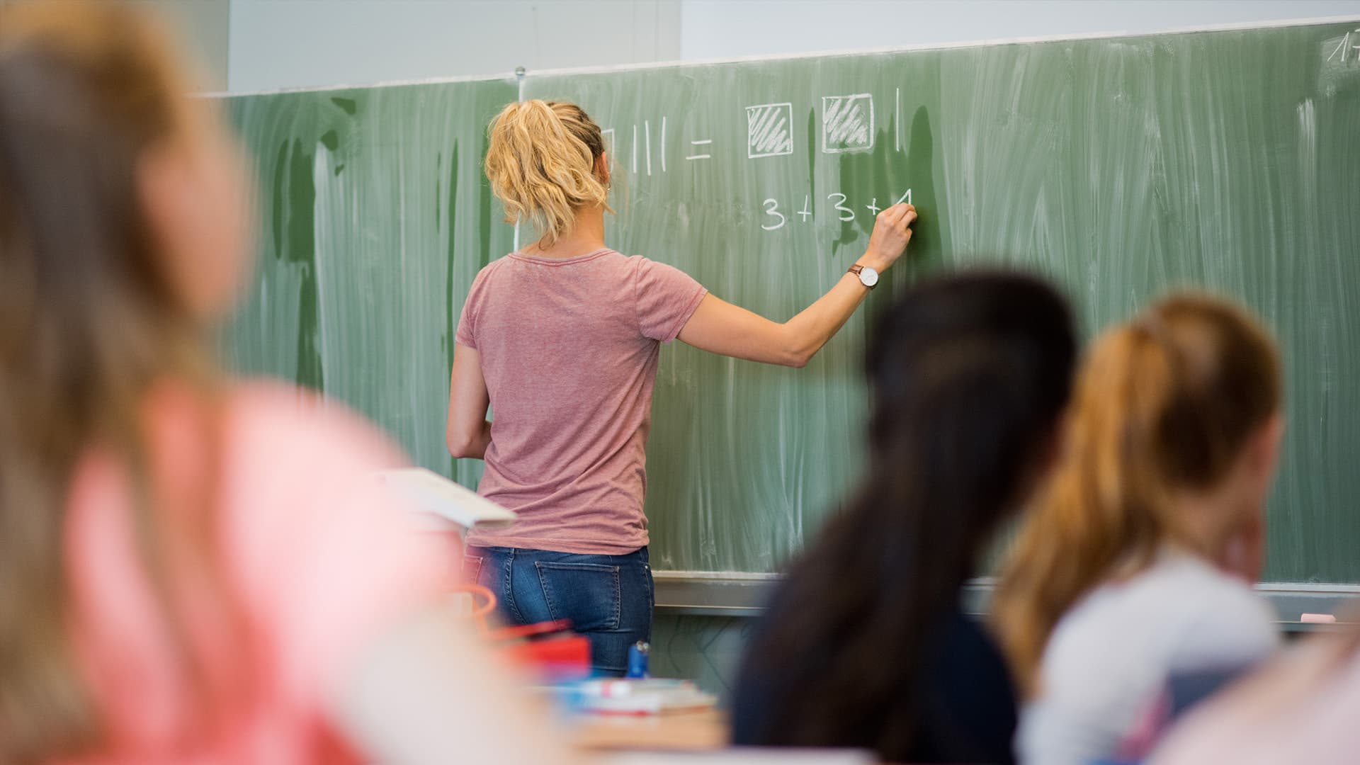 Pisa und die deutschen Schul-Lügen: Bessere Noten für schwächere Leistung & bloß nicht über Migration reden!