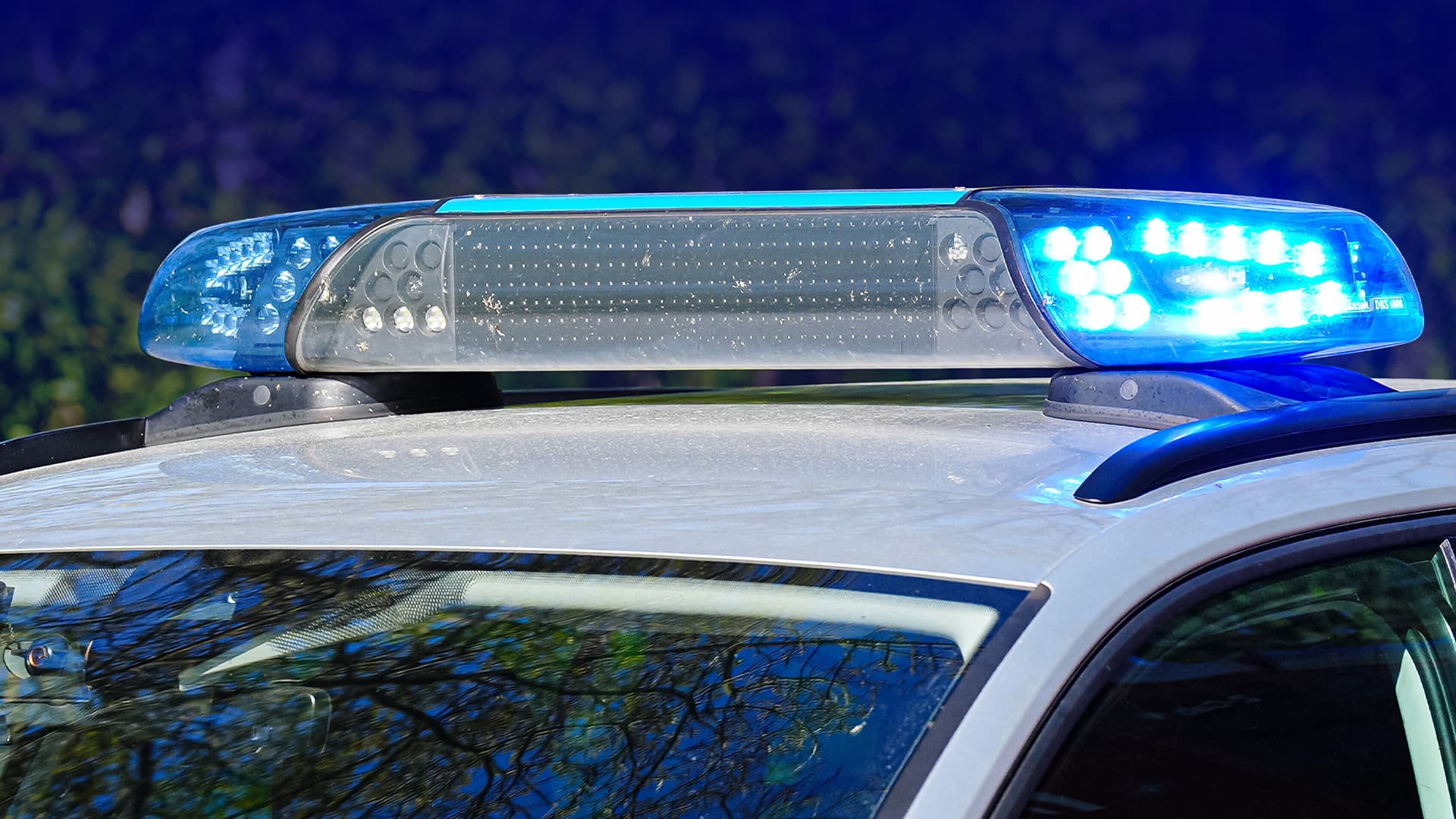Sie hörte ihn stöhnen: Mann mit „dunklerem Hauttyp“ belästigt Frau (40) in Supermarkt