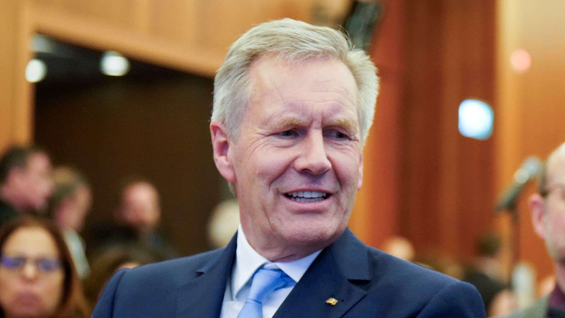 Nach „der Islam gehört zu Deutschland“: Ex-Bundespräsident Wulff warnt jetzt vor Steinzeit-Islam!
