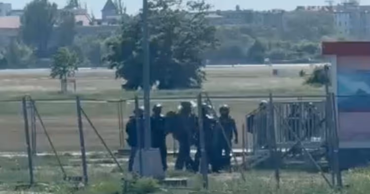 Berlin: Zeugen berichten von bewaffneter Person auf dem Tempelhofer Feld