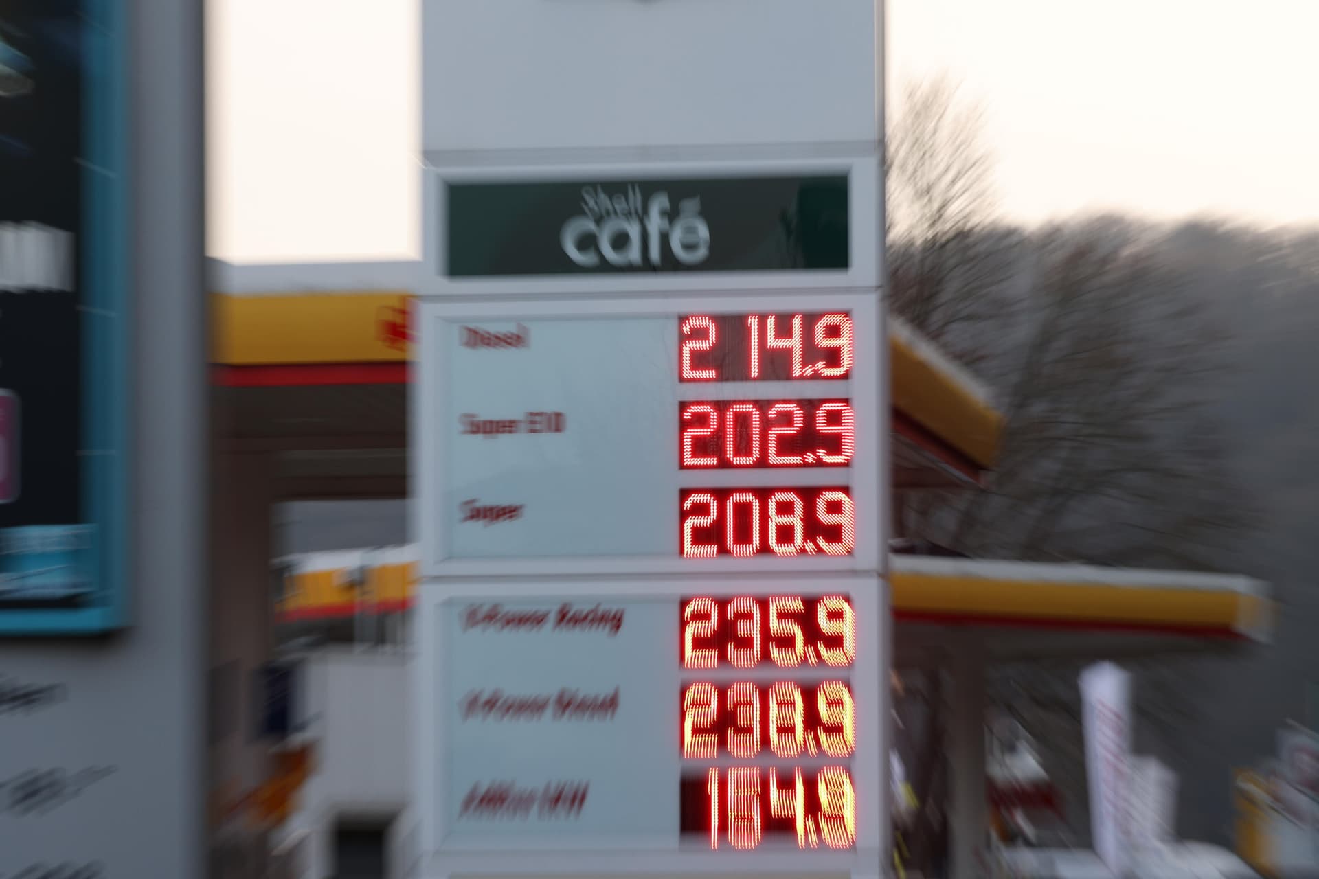 Wärmepumpen, E-Autos, Kompost in Togo: Was wir alles über den CO2-Preis an der Zapfsäule bezahlen