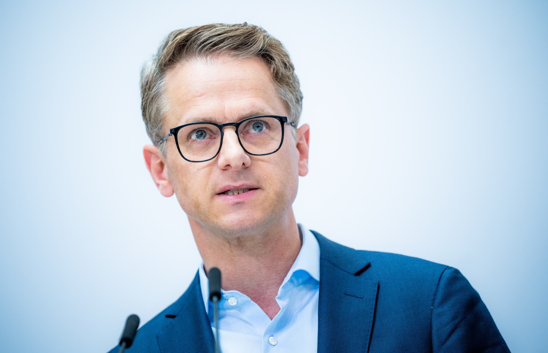 Gewalt in Freibädern: Linnemann fordert Bestrafung von Gewalttätern noch am Tattag