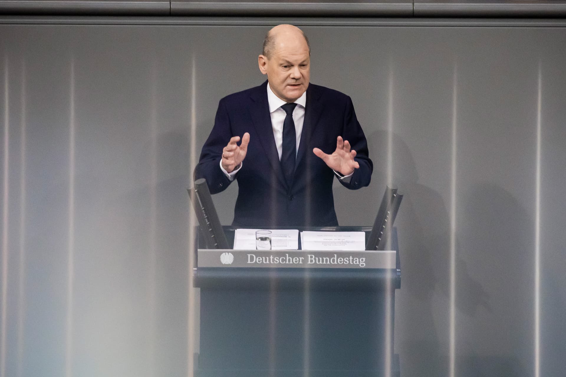 „Wir müssen endlich im großen Stil abschieben“: An diesen Worten werden wir Sie messen, Herr Kanzler!