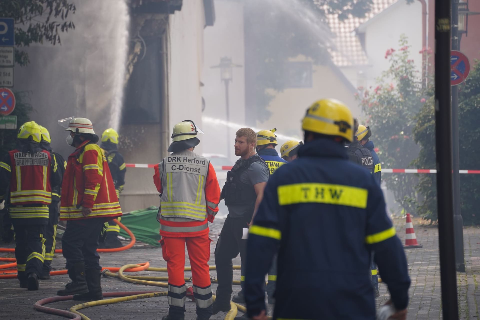 Polizei & Feuerwehr im Großeinsatz: Bar in Herford explodiert