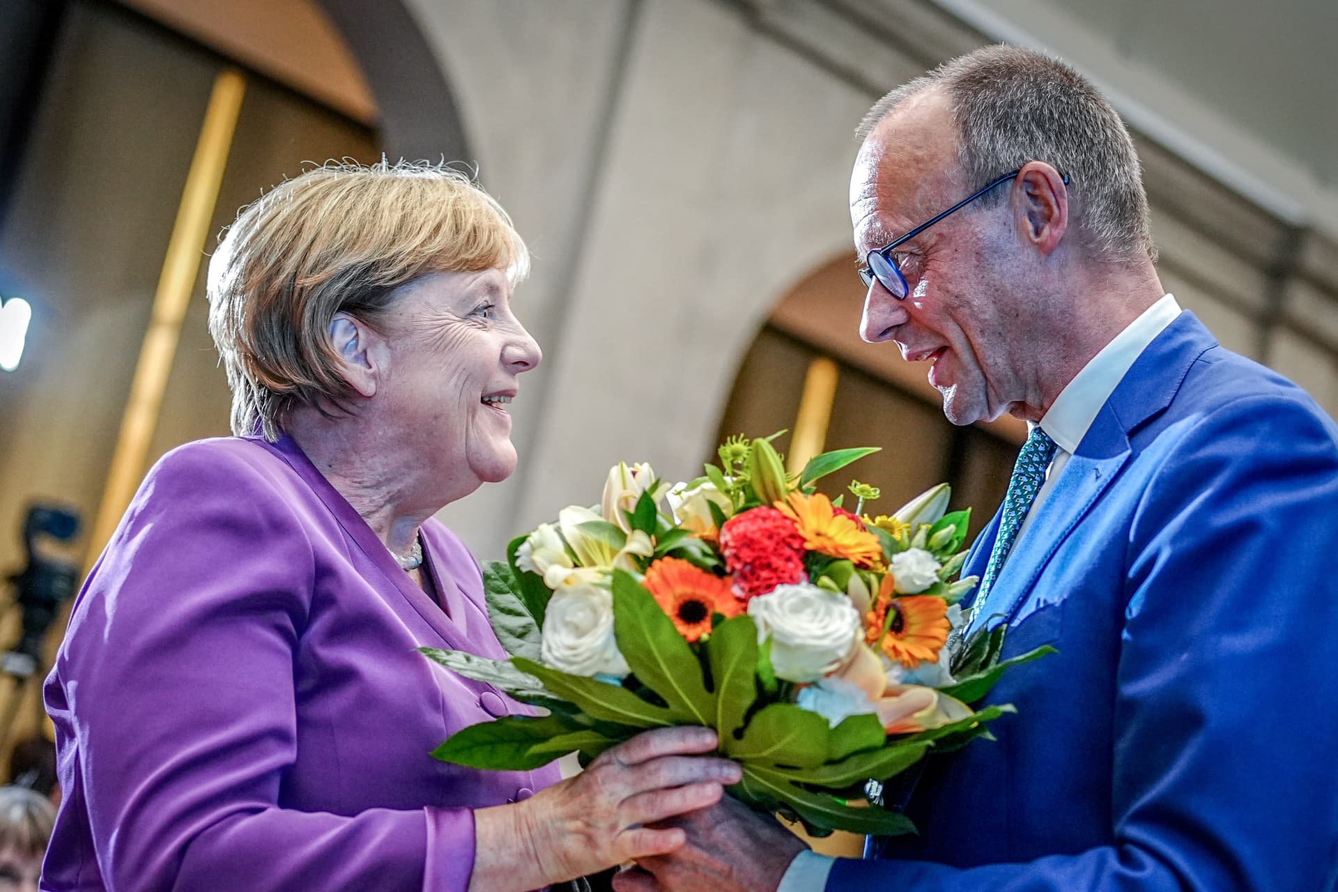 So will Alt-Kanzlerin Merkel CDU-Chef Merz vernichten