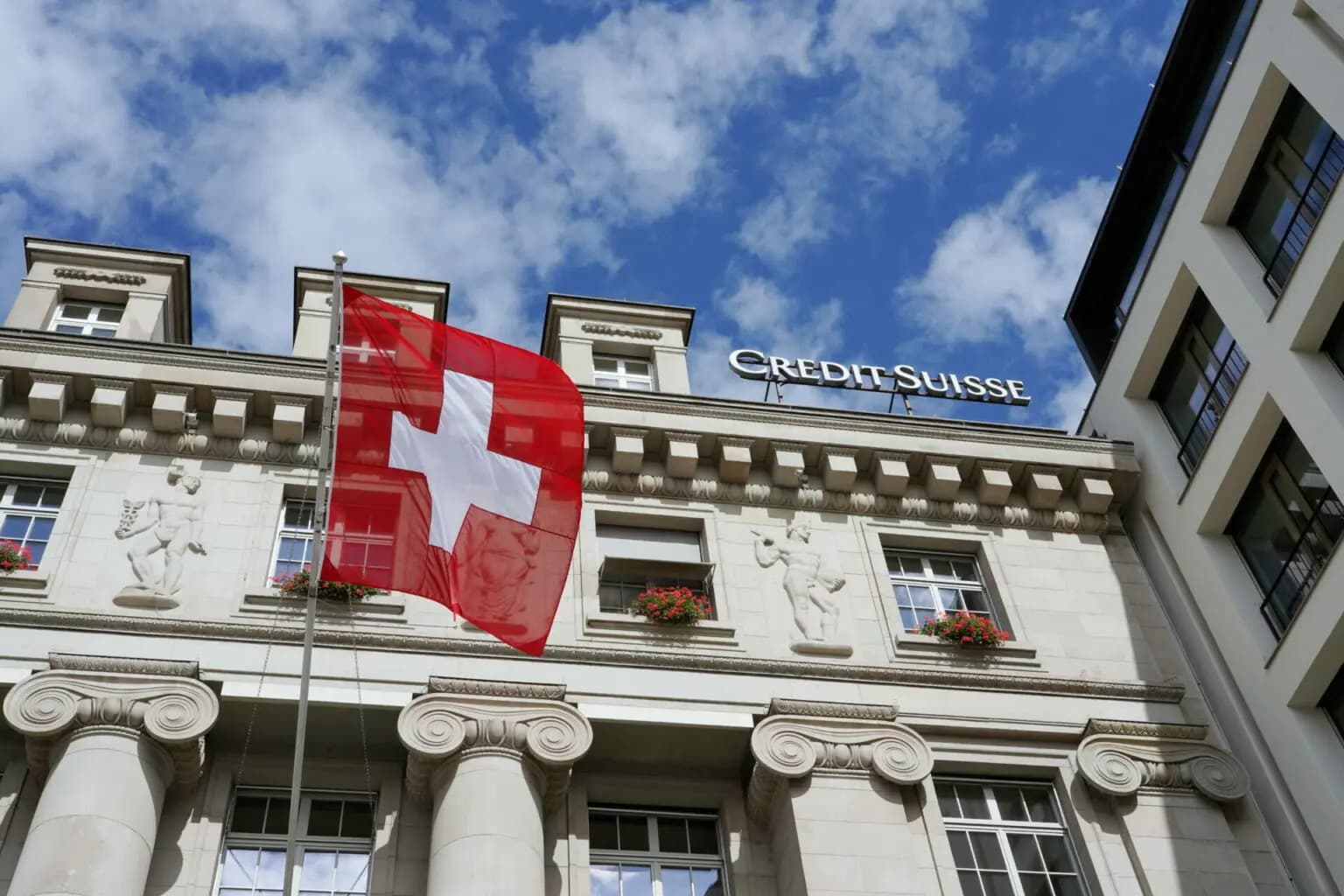 „Credit Suisse wird untergehen“: Experte sagt Zusammenbruch der Großbank voraus