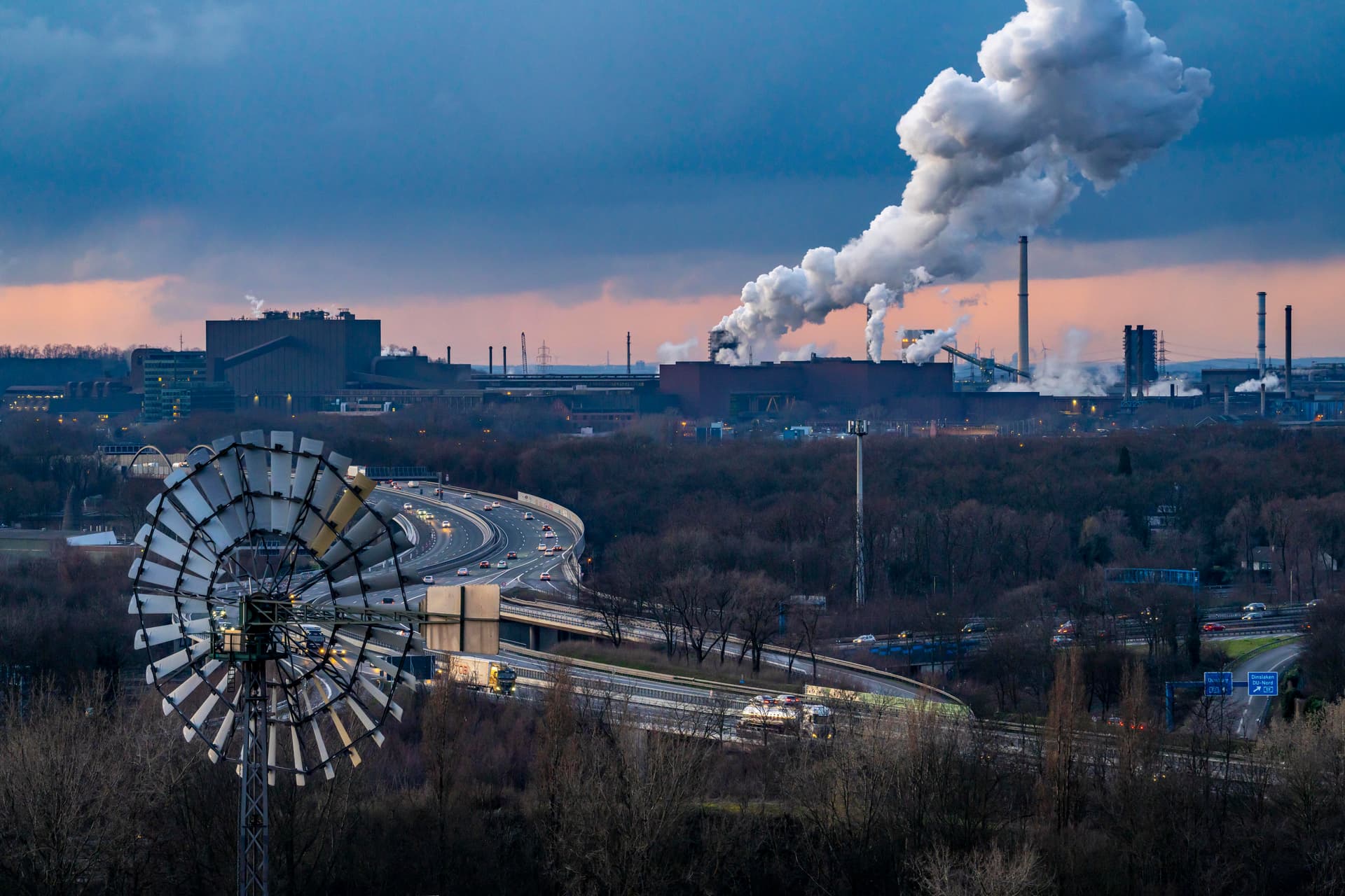 Stahl-Riese angeschlagen: Thyssenkrupp rutscht in die roten Zahlen