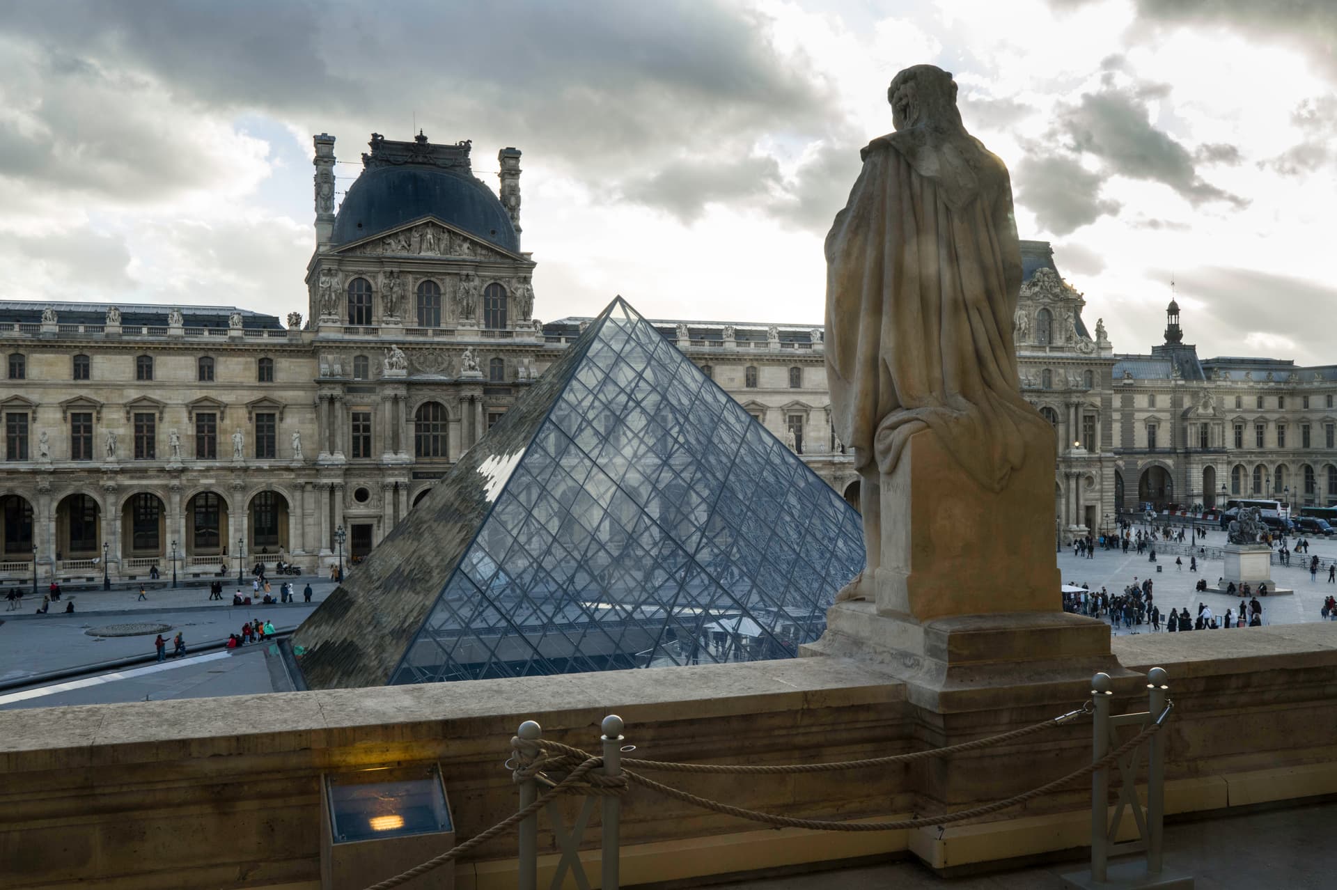 Weitere Festnahmen nach spektakulärem Louvre-Kunstraub