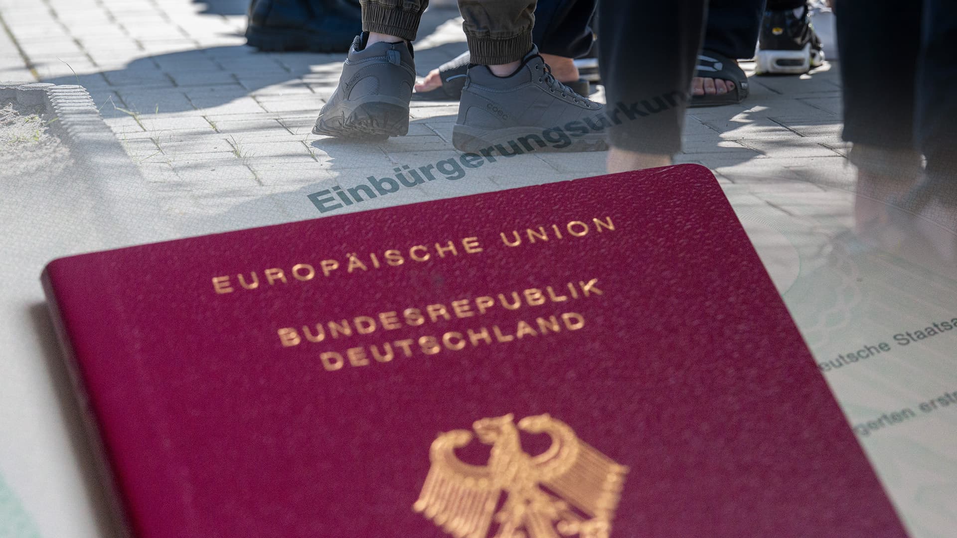 Neues Staatsangehörigkeitsrecht: CDU-Experte warnt vor „hunderttausendfachen Einbürgerungen“