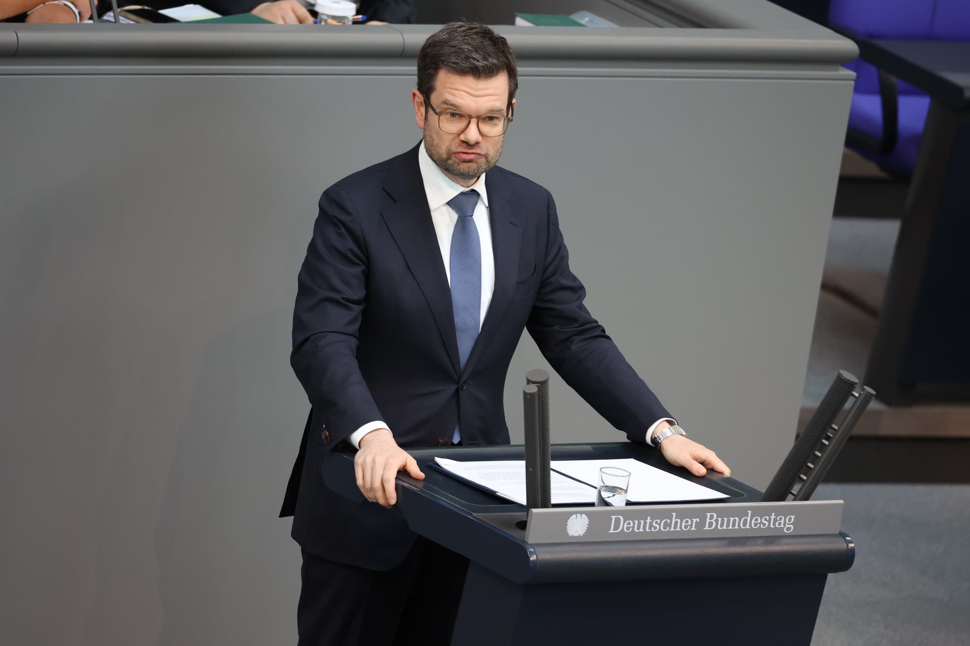 „Luxus-Karossen und Uhren einziehen“: So will Buschmann kriminelle Clans bekämpfen