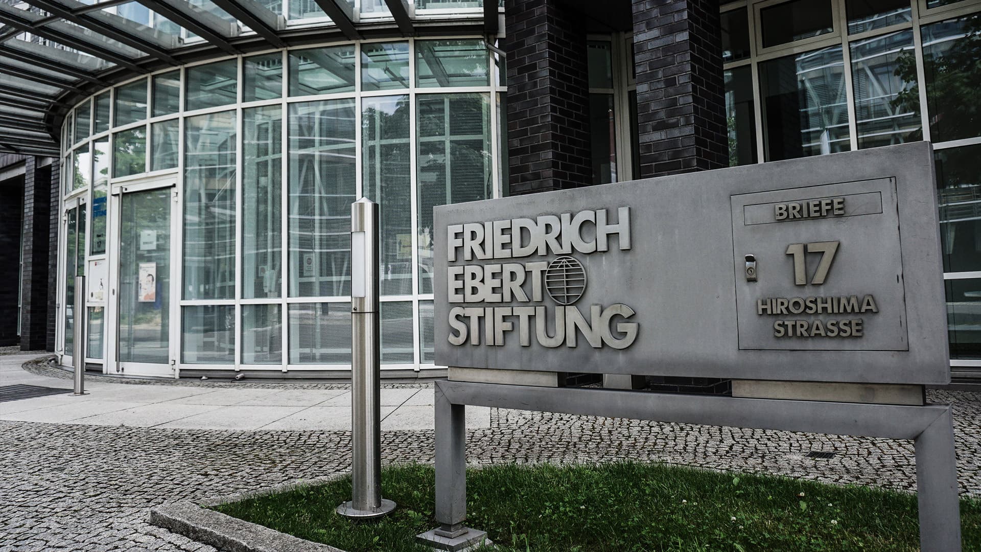 Achtung, Achtung! SPD-nahe Stiftung warnt! Überall lauern Rechtsextremisten!