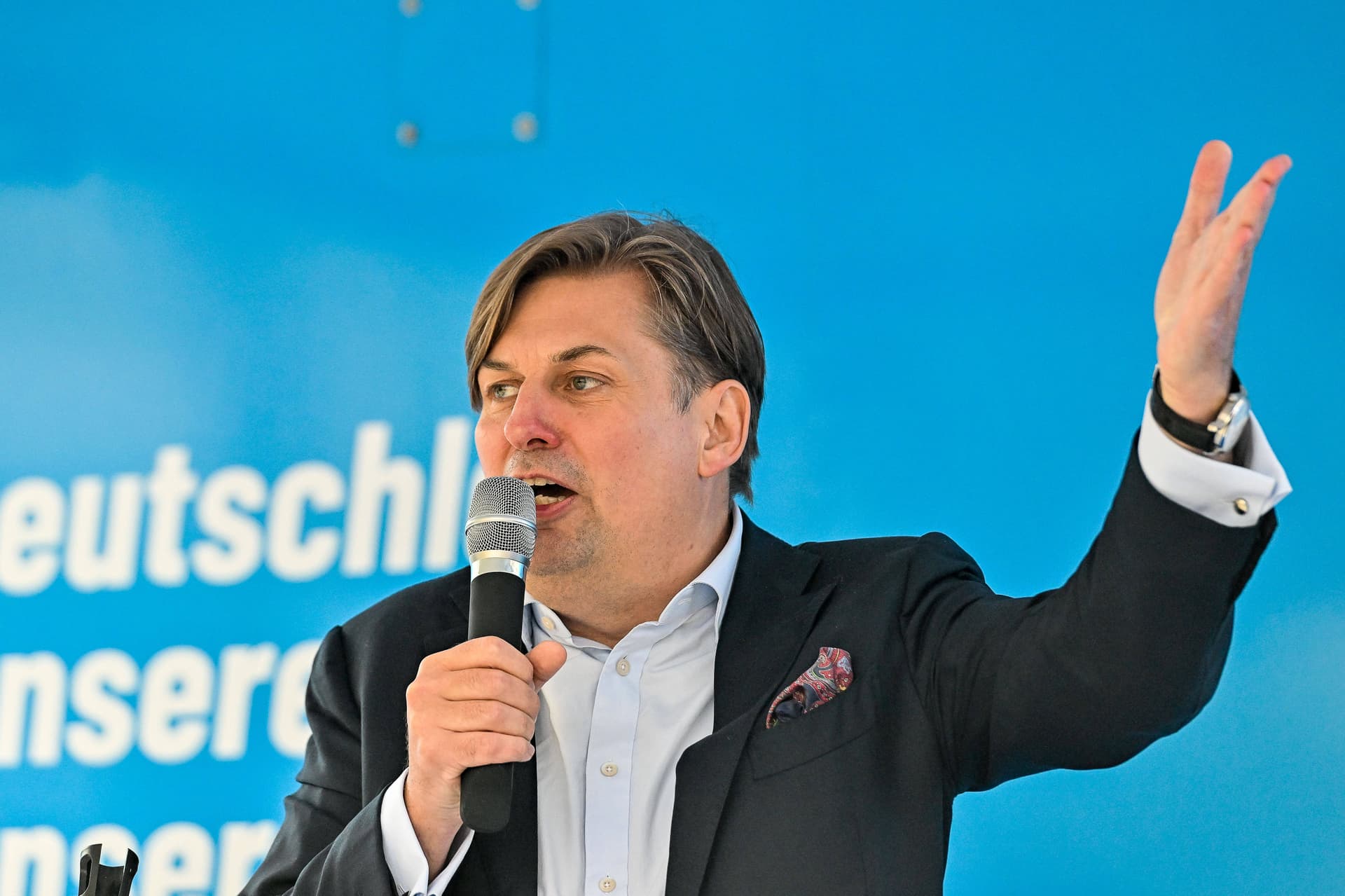 Meinungsfreiheit statt orchestrierte Gegen-Rechts-Demos: Lasst die AfD sprechen, sie zerlegt sich selbst!