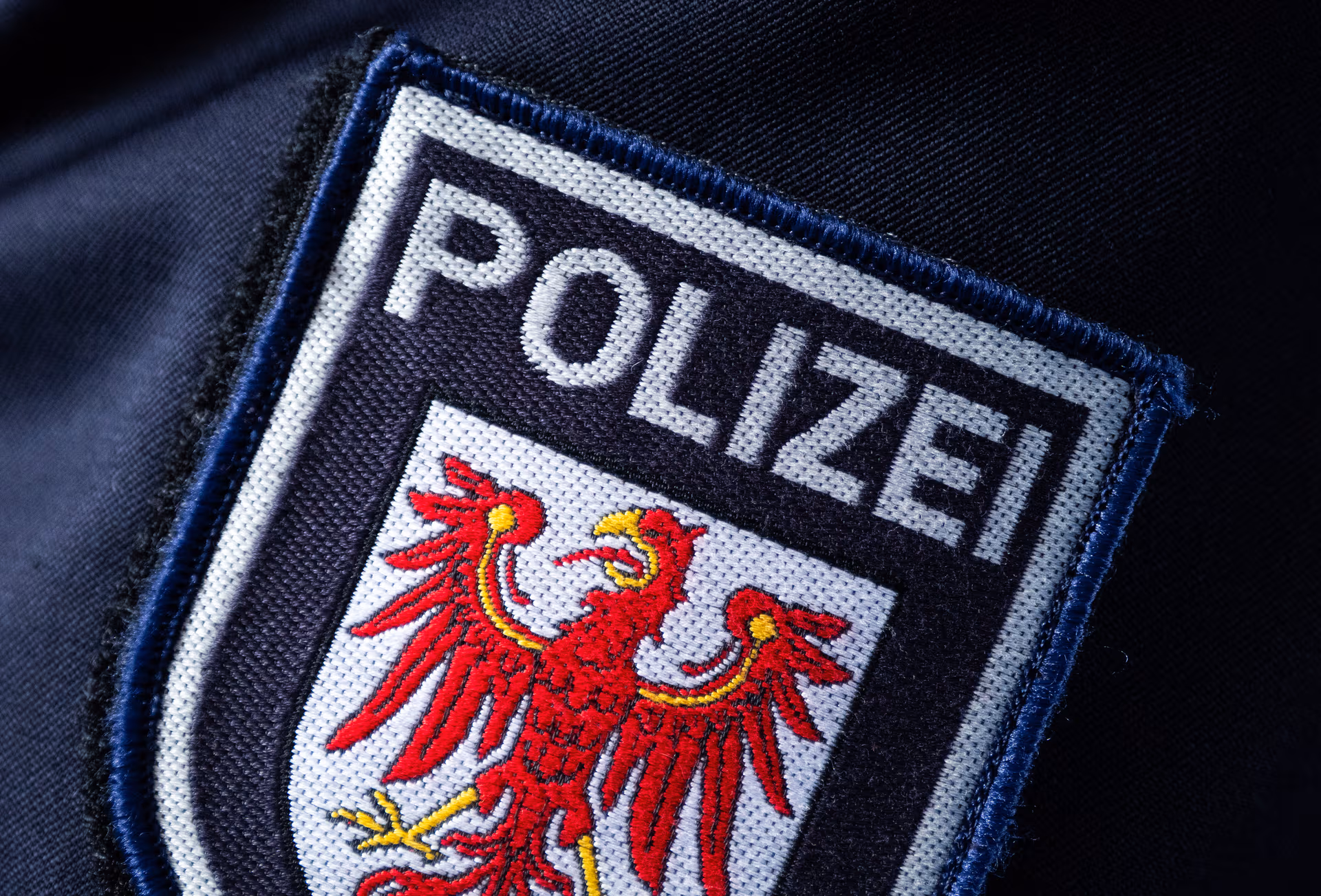 Mann zündet Brandsatz in Behörde – mehrere Menschen in Klinik