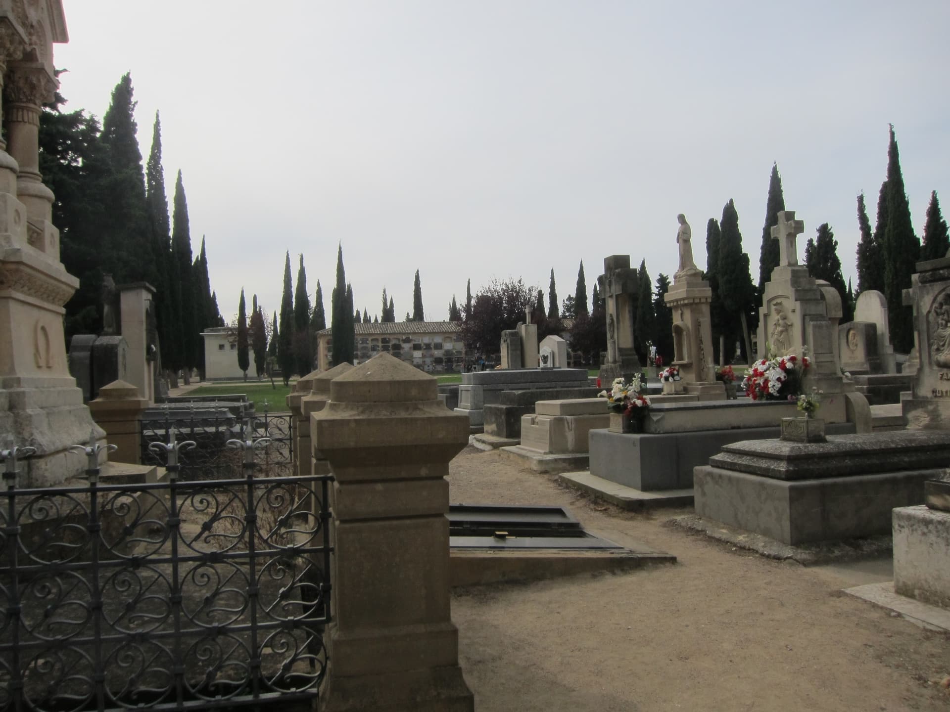 Schreck auf Friedhof in Spanien: „Tote“ Frau atmete noch