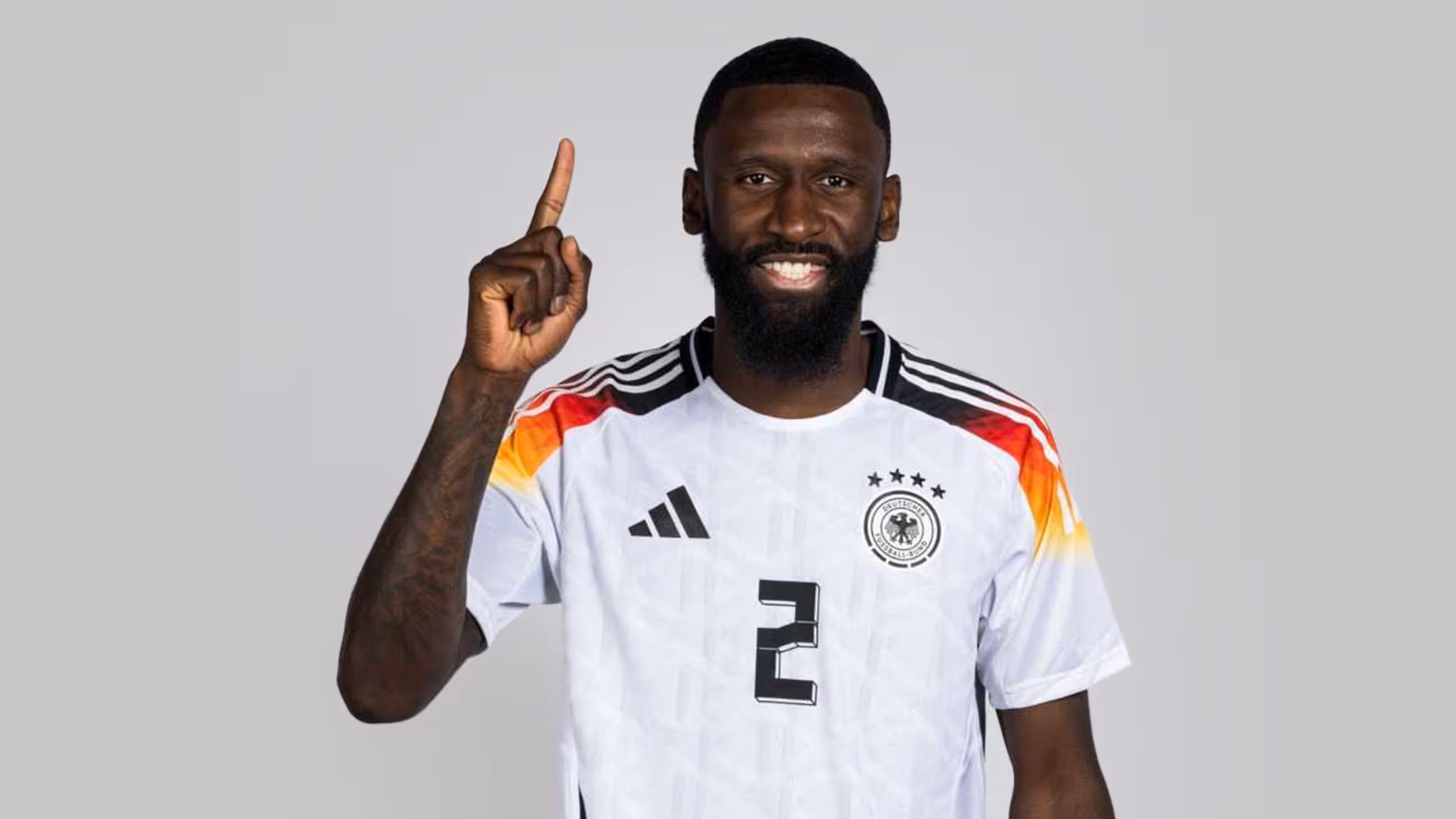 Antonio Rüdiger und weitere Nationalspieler – ISIS-Gruß im Deutschland Trikot