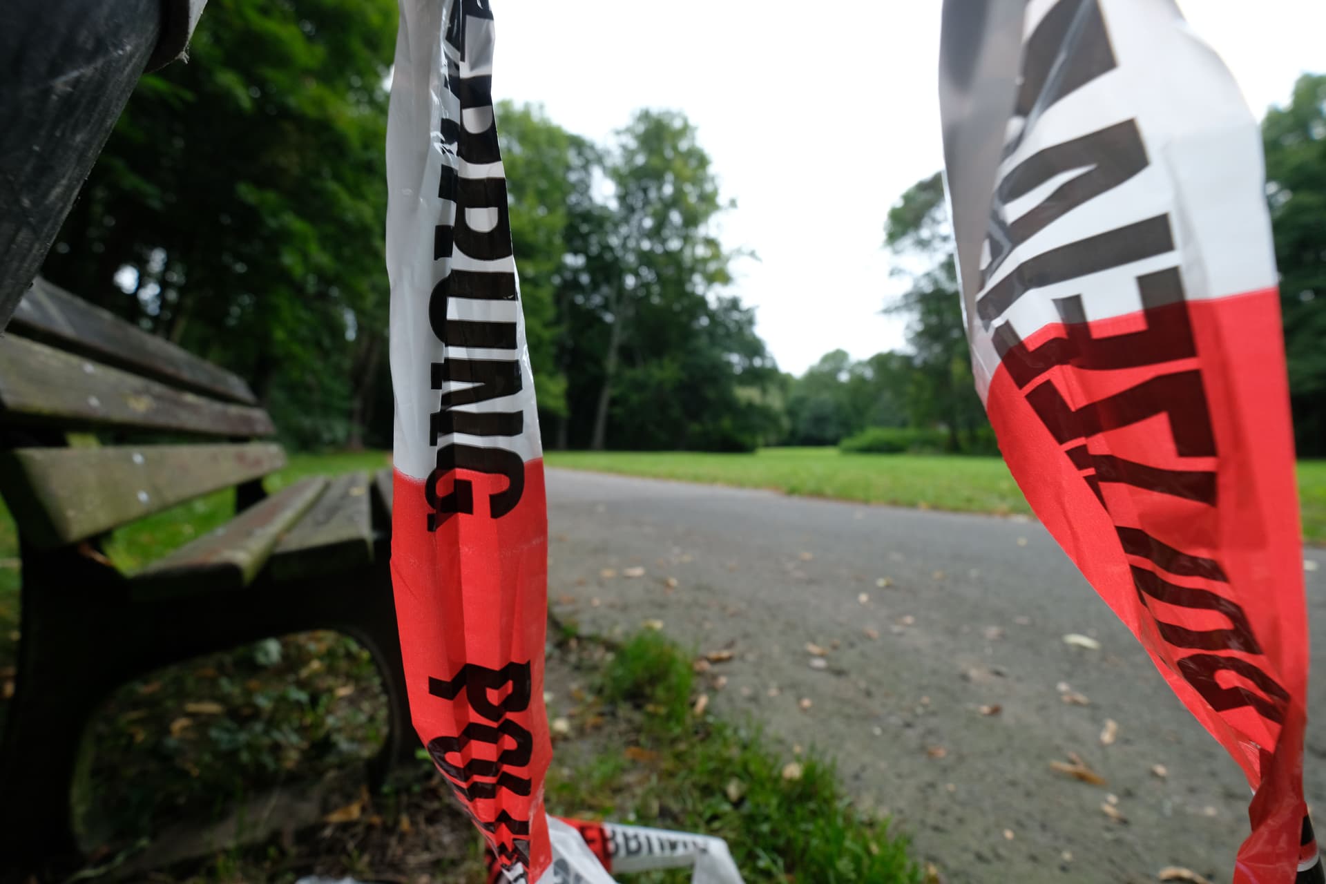 Brutale Attacke: Unbekannte hacken Neonazi mit Machete drei Finger ab