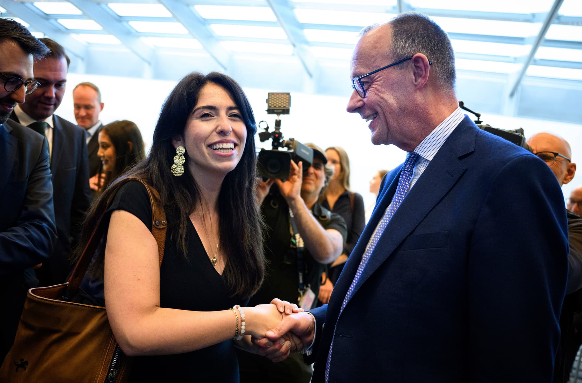 Weil sie „die Lernresistenz der Grünen“ nicht mehr ertragen hat: Unionsfraktion begrüßt Ex-Grüne Melis Sekmen als neues Mitglied