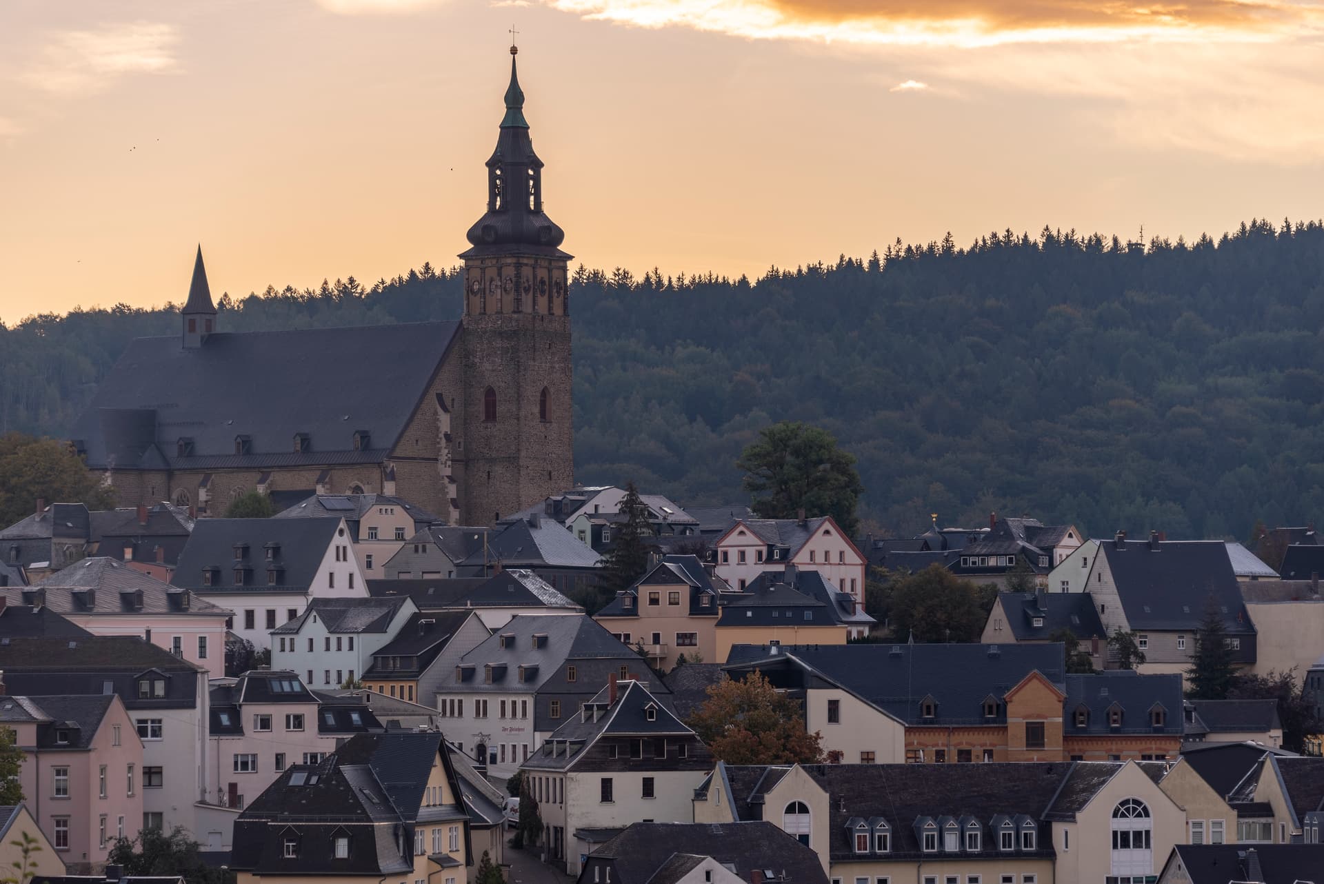 Zwei Pakistaner festgenommen: Polizei stürmt mit Spezialeinheit Asylbewerberheim im Erzgebirge
