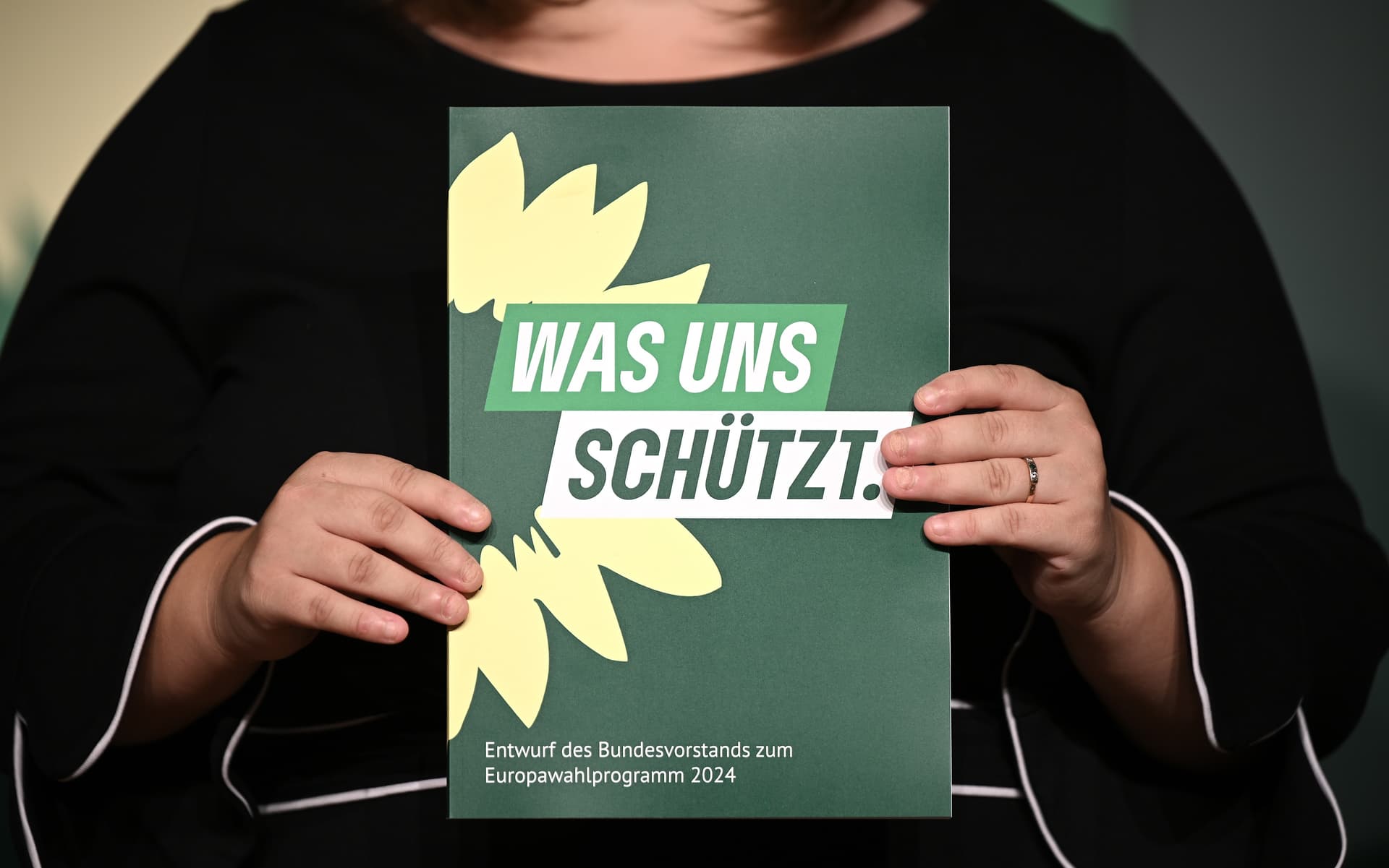 Neues „Tannen“-Grün im Wahlkampf: Die Grünen entdecken ihre dunkle Seite